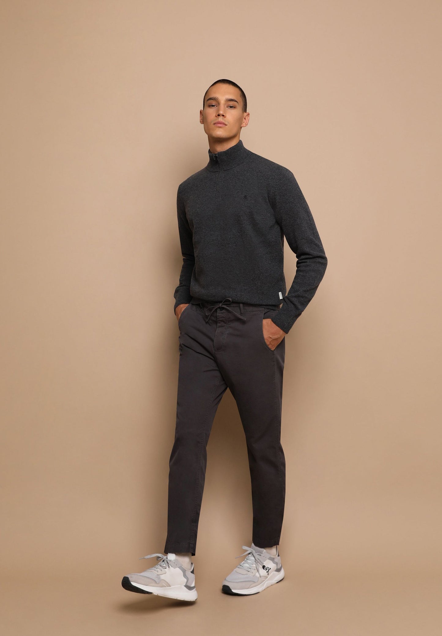 PANTALÓN CHINO CORDÓN