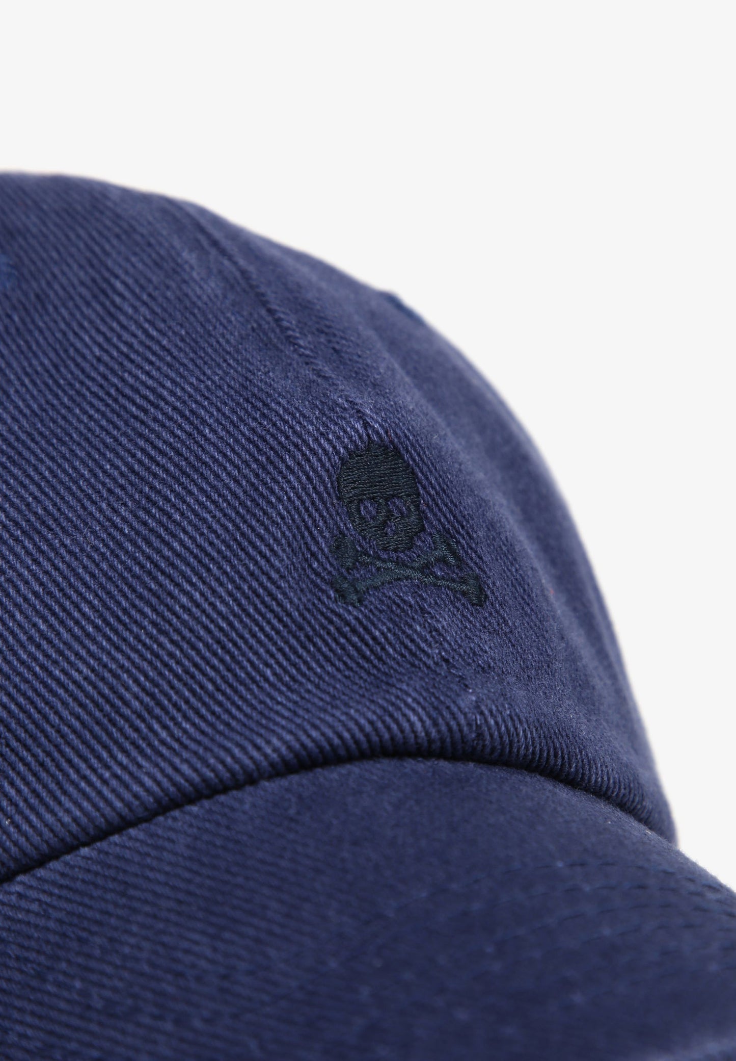 GORRA CALAVERA BORDADA