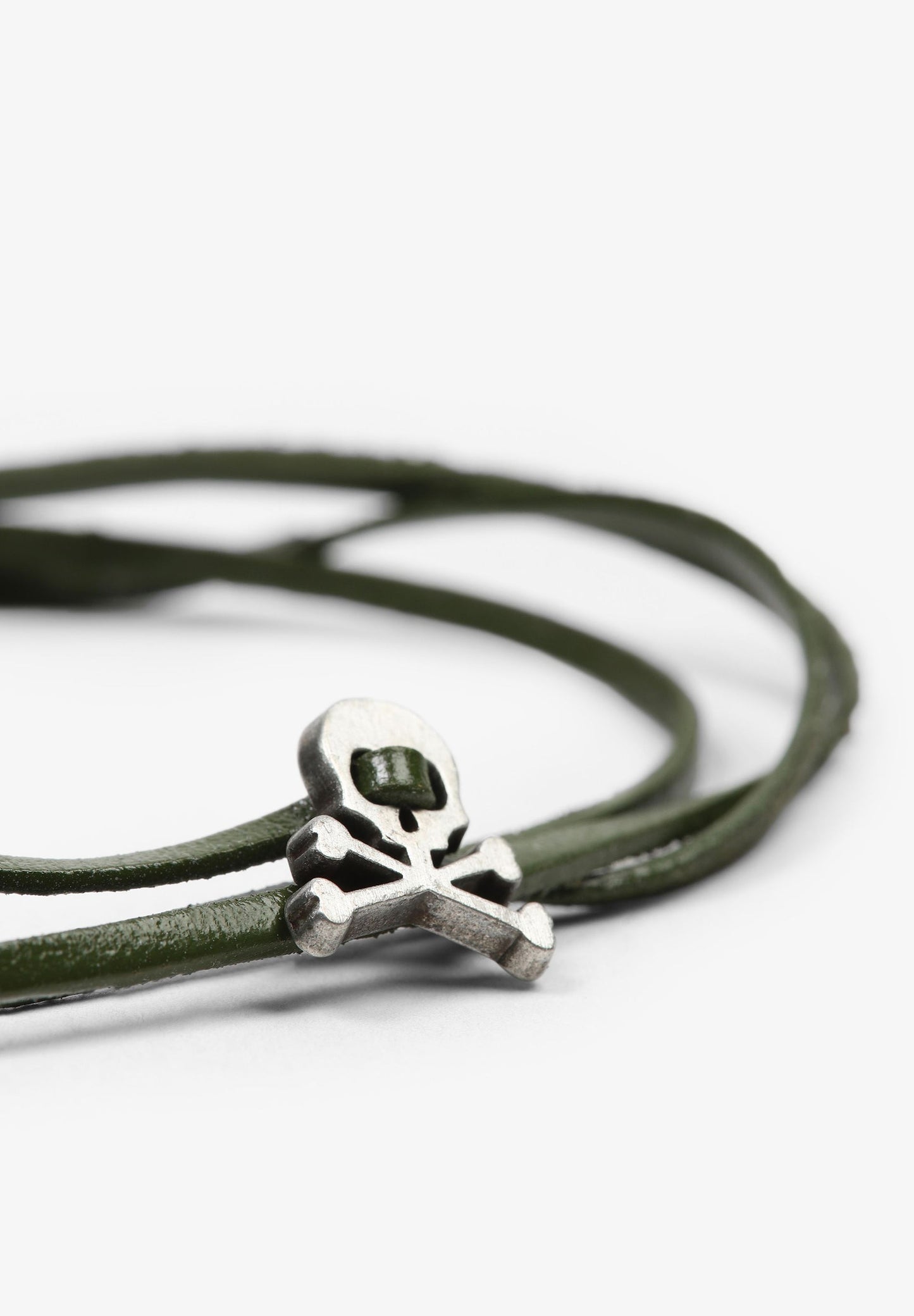 PULSERA CALAVERA PIEL