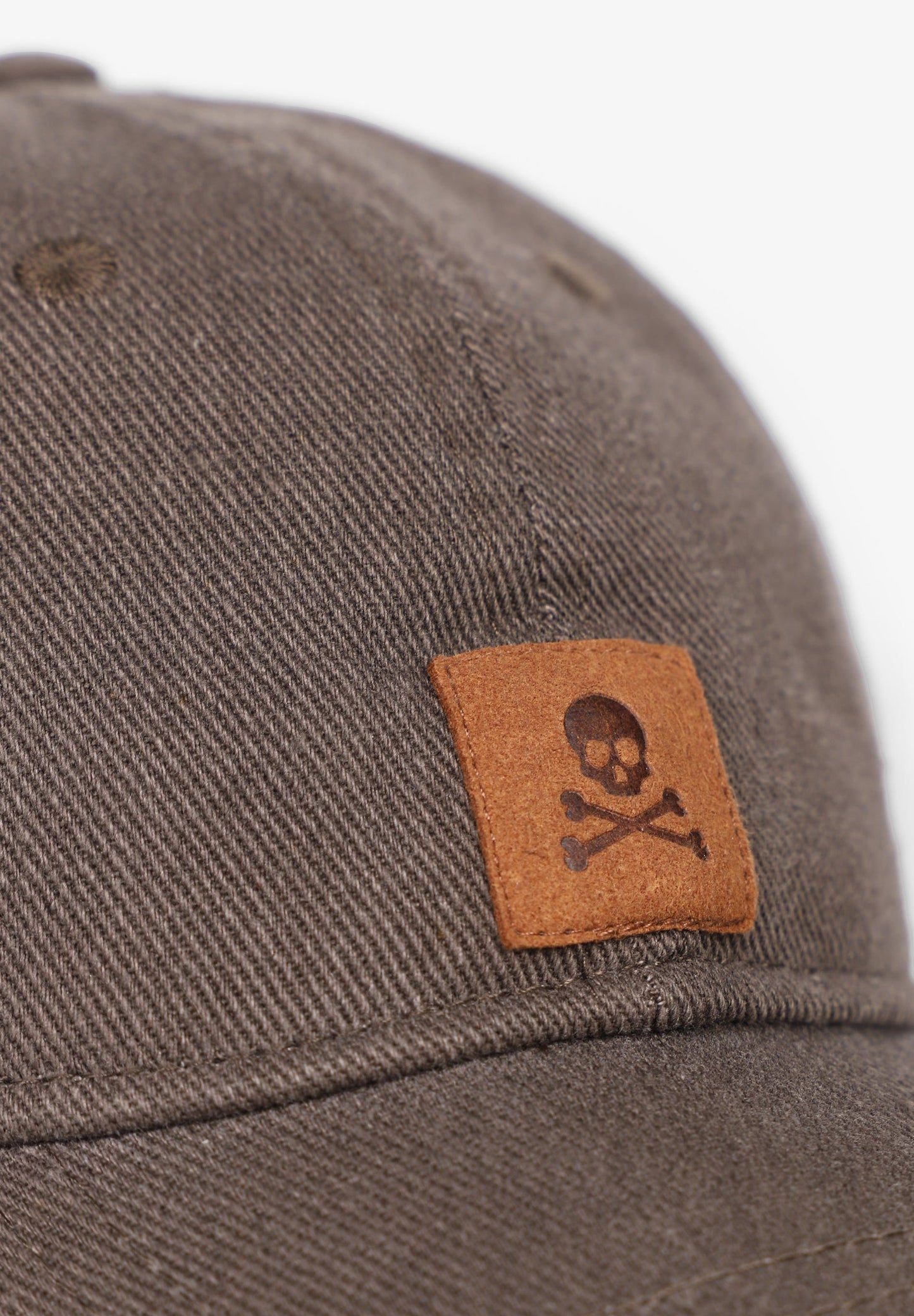 GORRA PARCHE CUERO