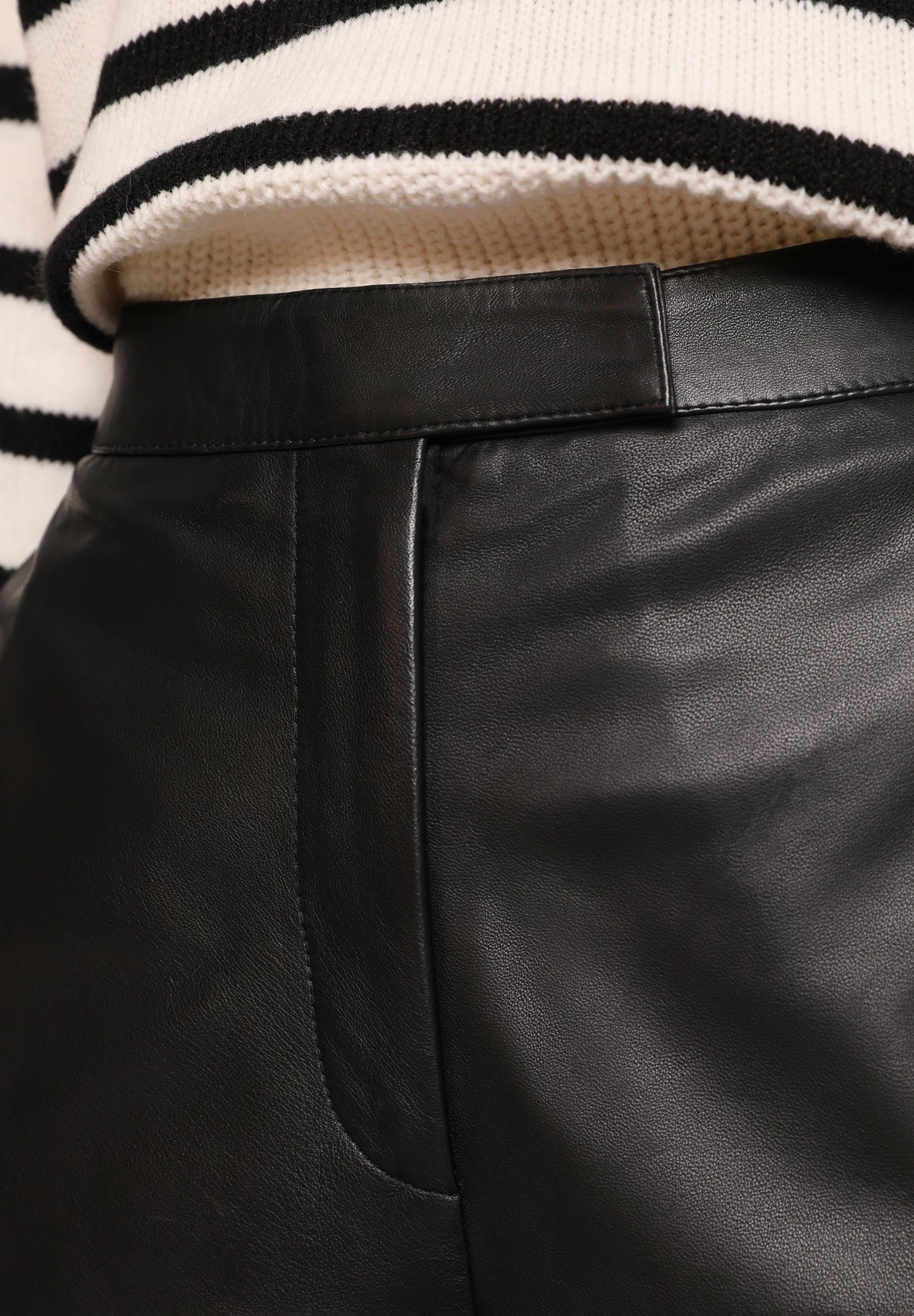 PANTALÓN RECTO PIEL