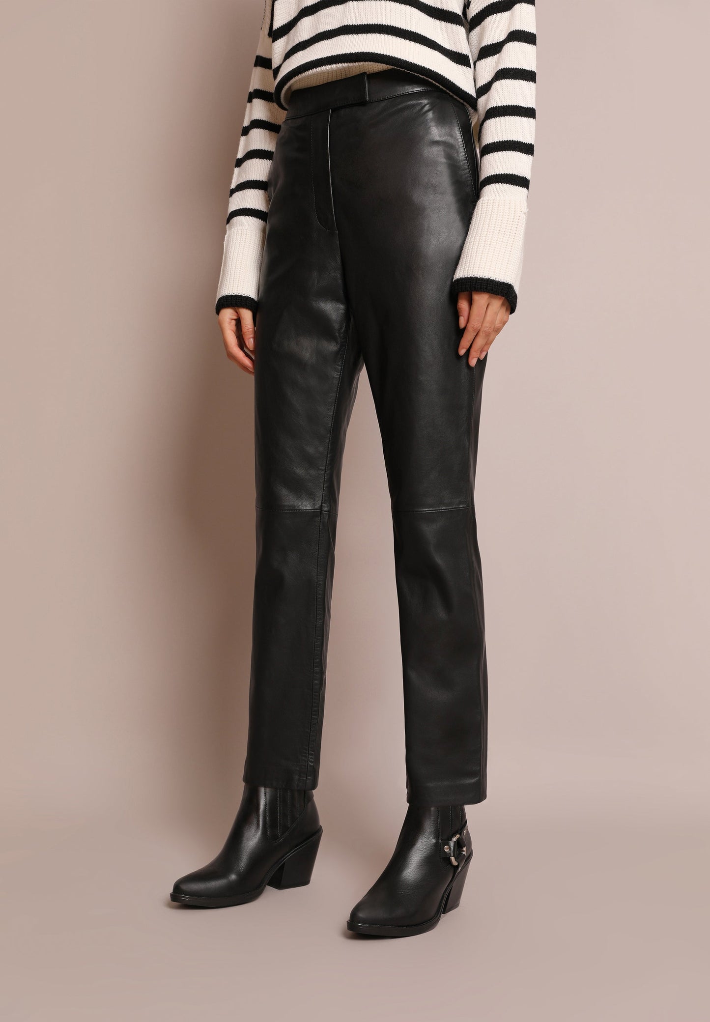 PANTALÓN RECTO PIEL