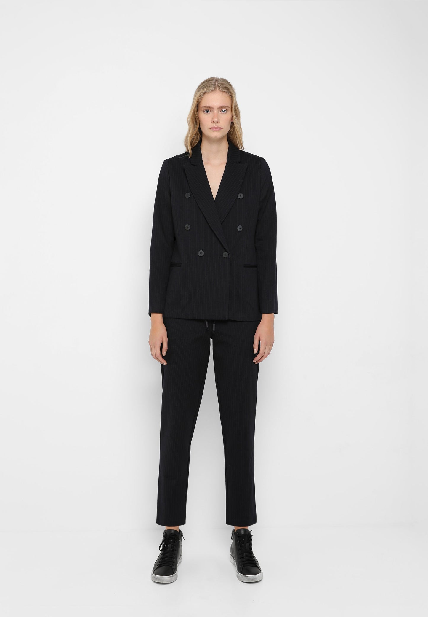 PANTALÓN JOGGER RAYA DIPLOMÁTICA
