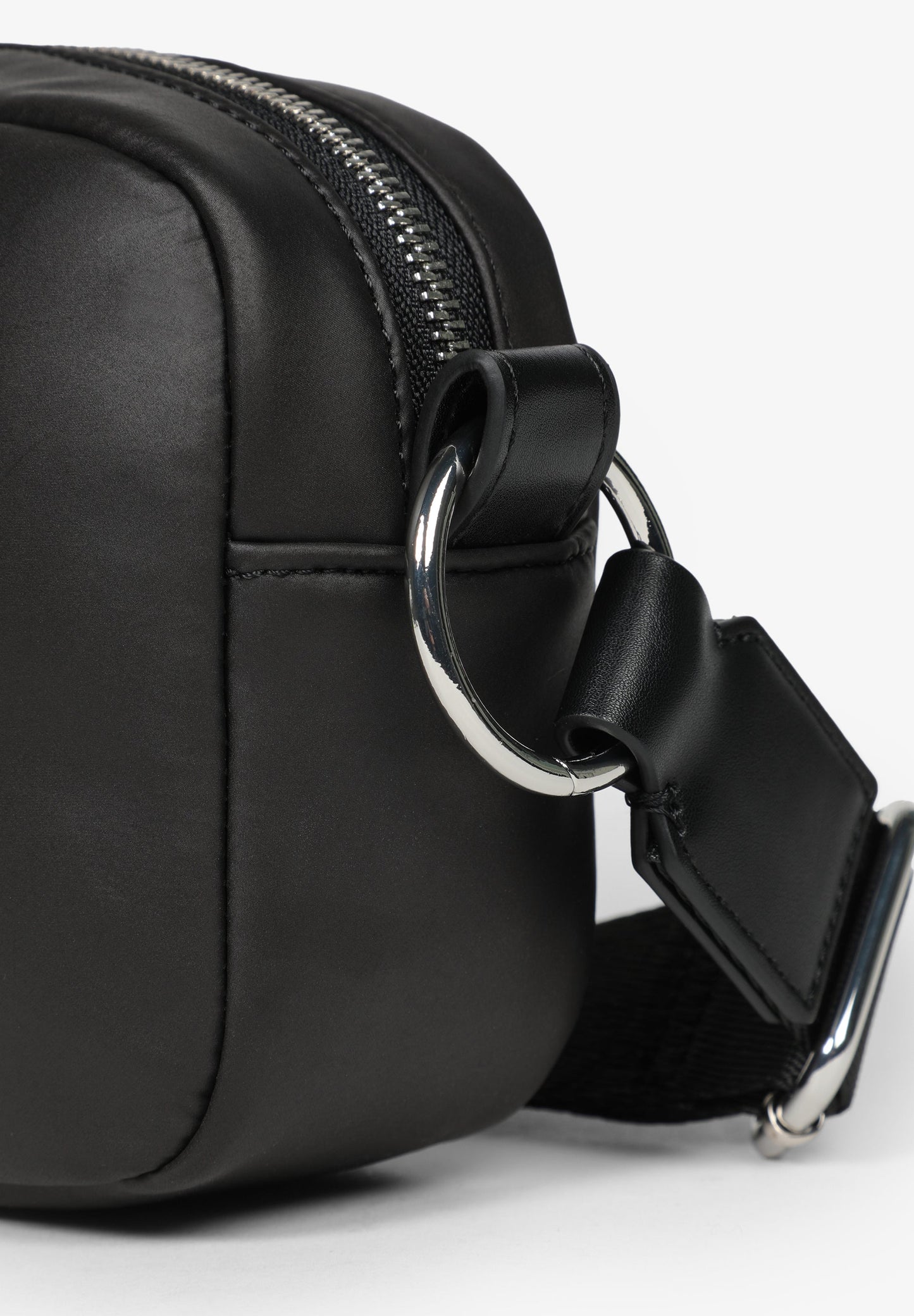 BOLSO CALAVERA METÁLICA