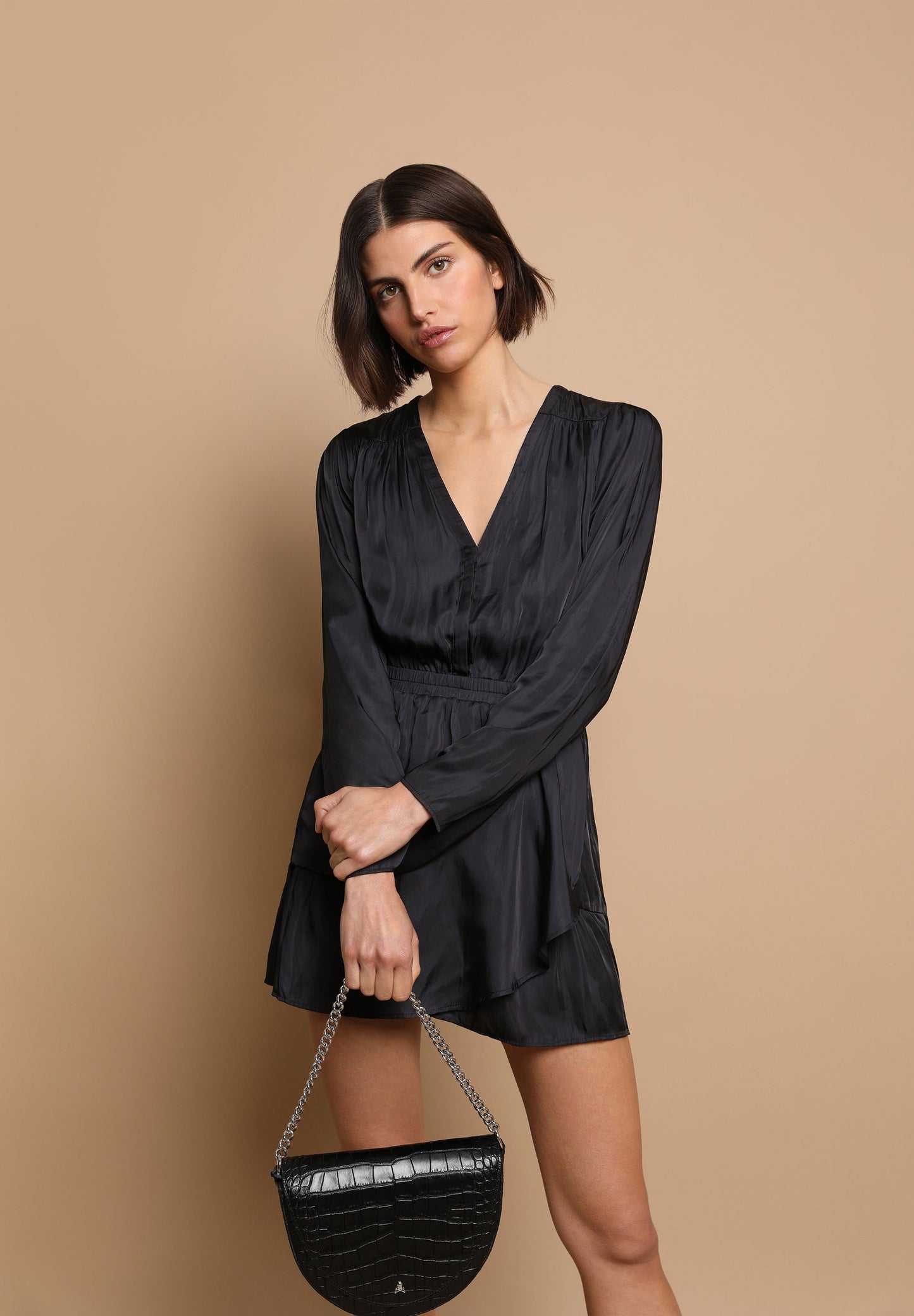 VESTIDO MINI SATINADO