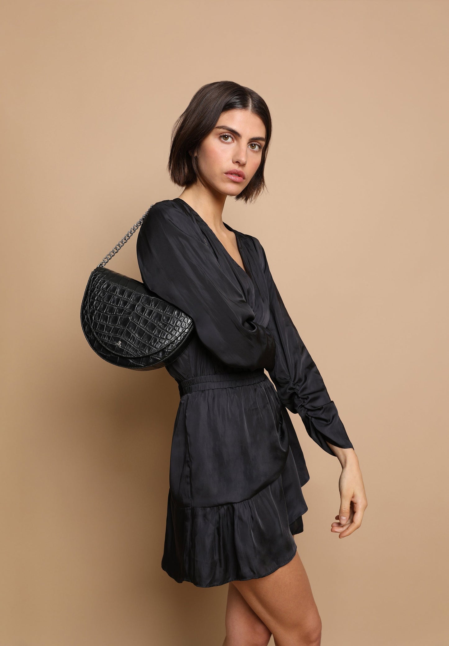 VESTIDO MINI SATINADO