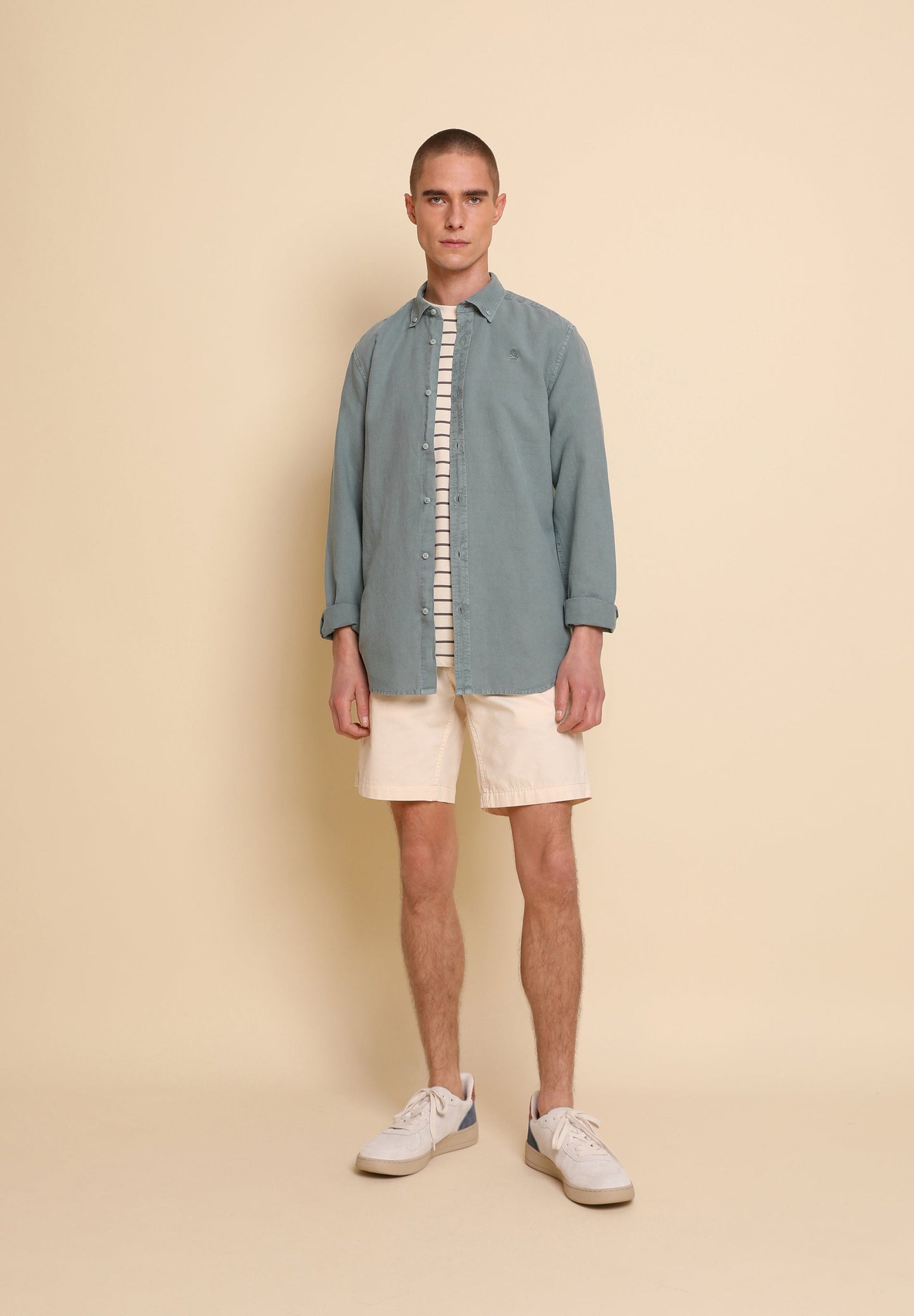 CAMISA LINO CUELLO BOTONES