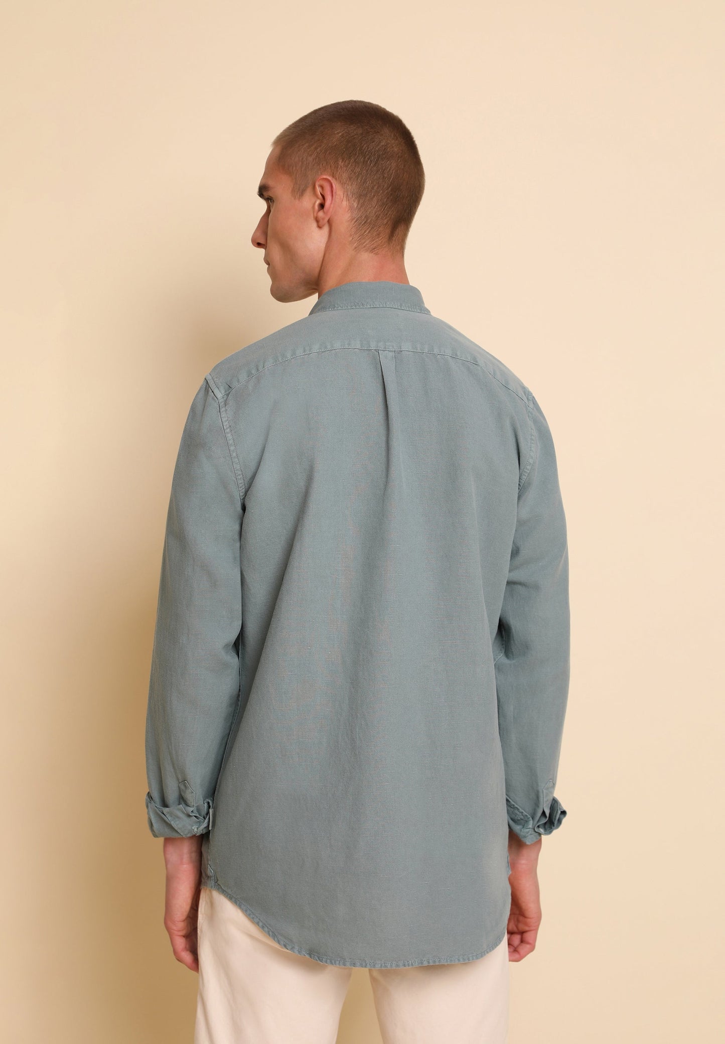 CAMISA LINO CUELLO BOTONES