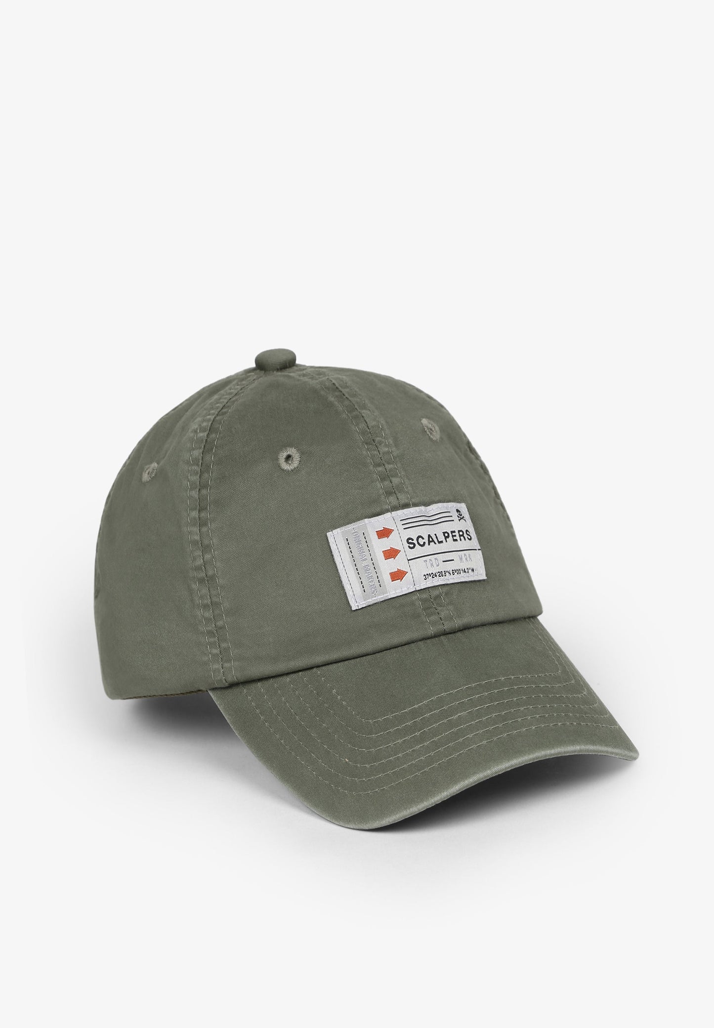 GORRA DETALLE ETIQUETA
