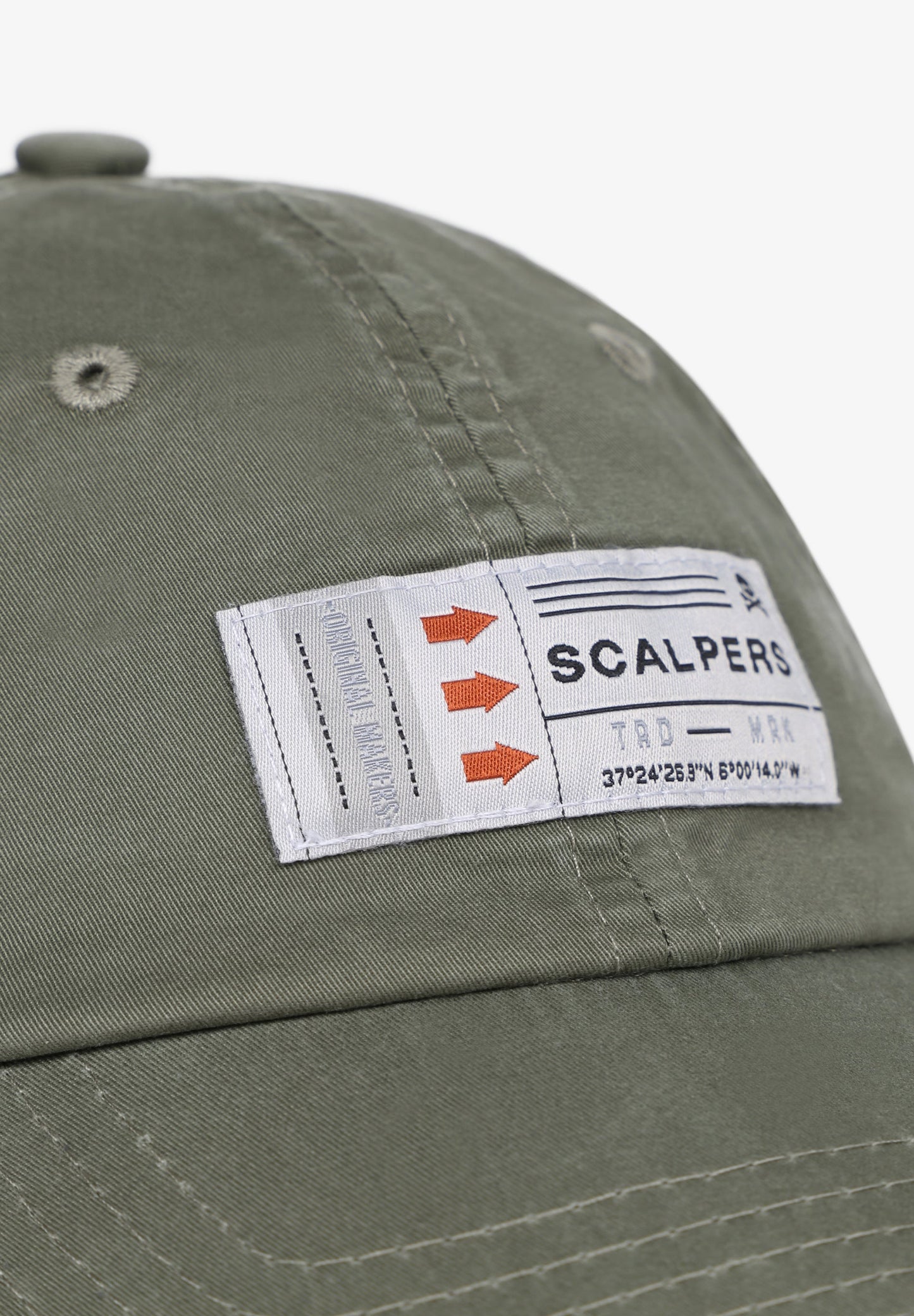 GORRA DETALLE ETIQUETA