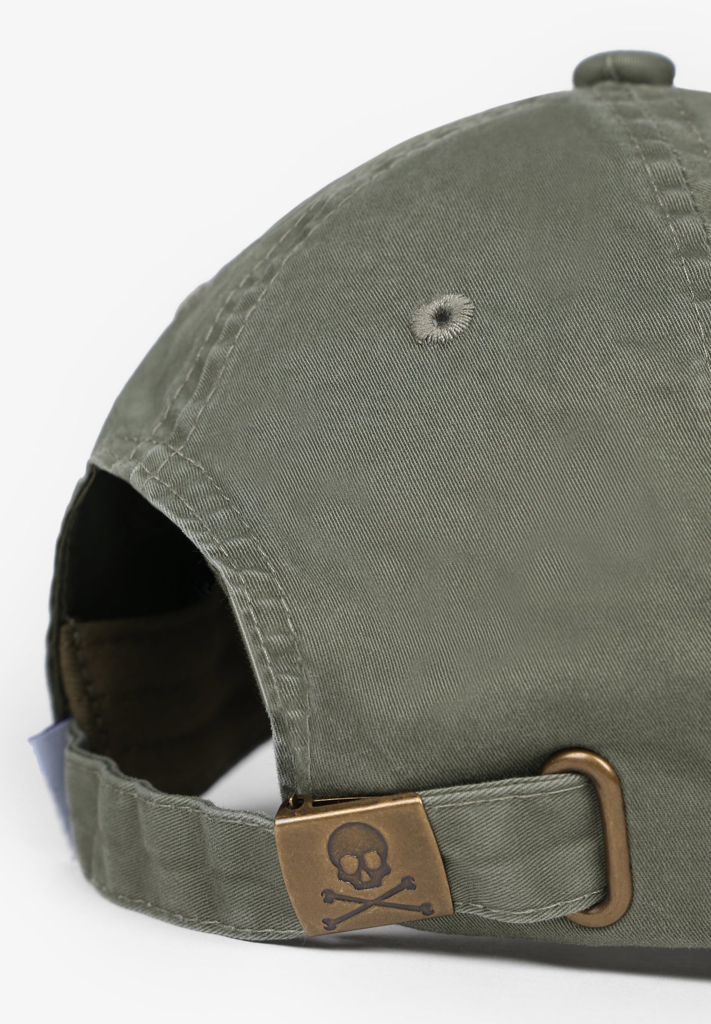 GORRA DETALLE ETIQUETA