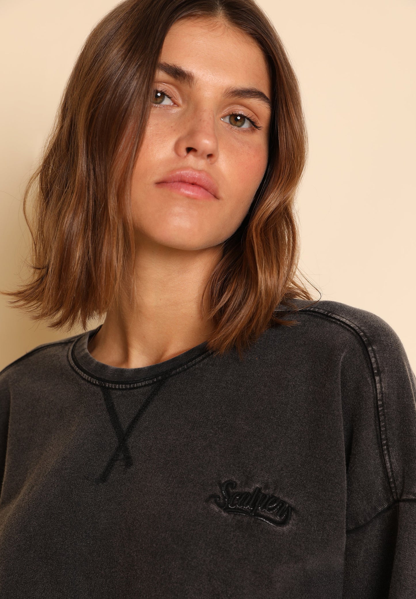 SUDADERA LAVADA LOGO BORDADO