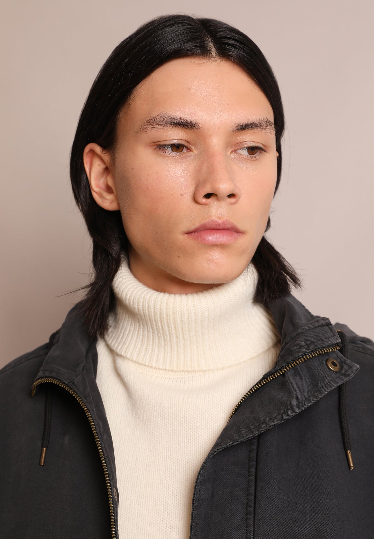 CHAQUETA LIGERA CAPUCHA