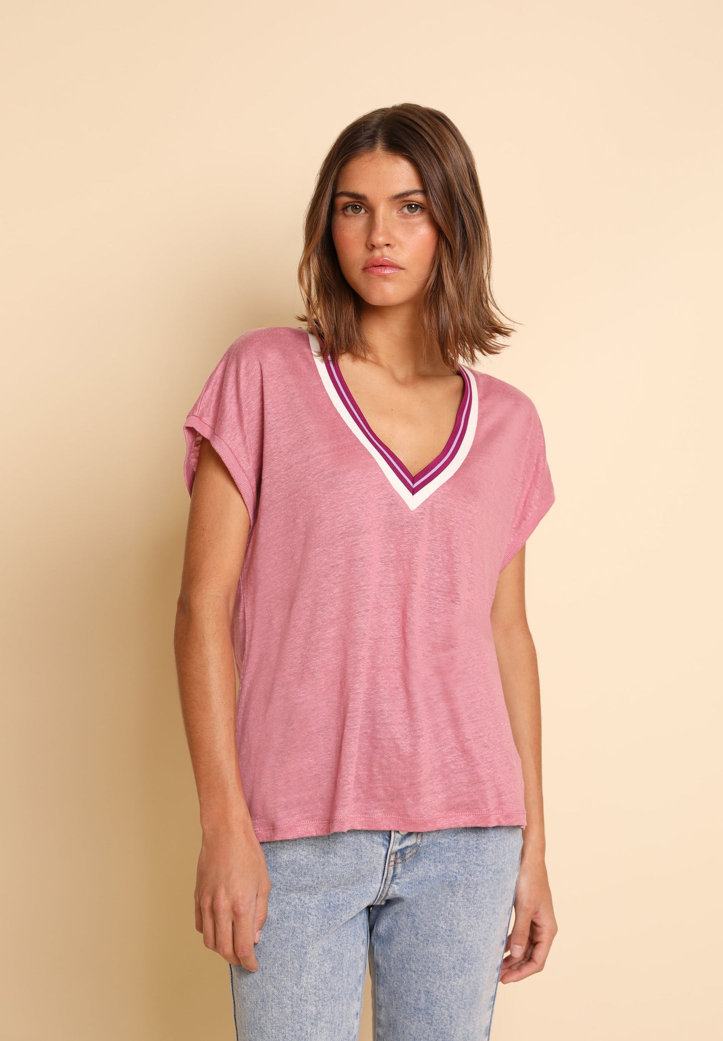 CAMISETA DETALLE ESCOTE