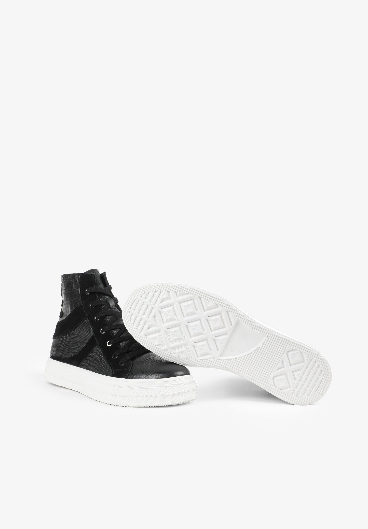 SNEAKERS ALTAS GRABADAS