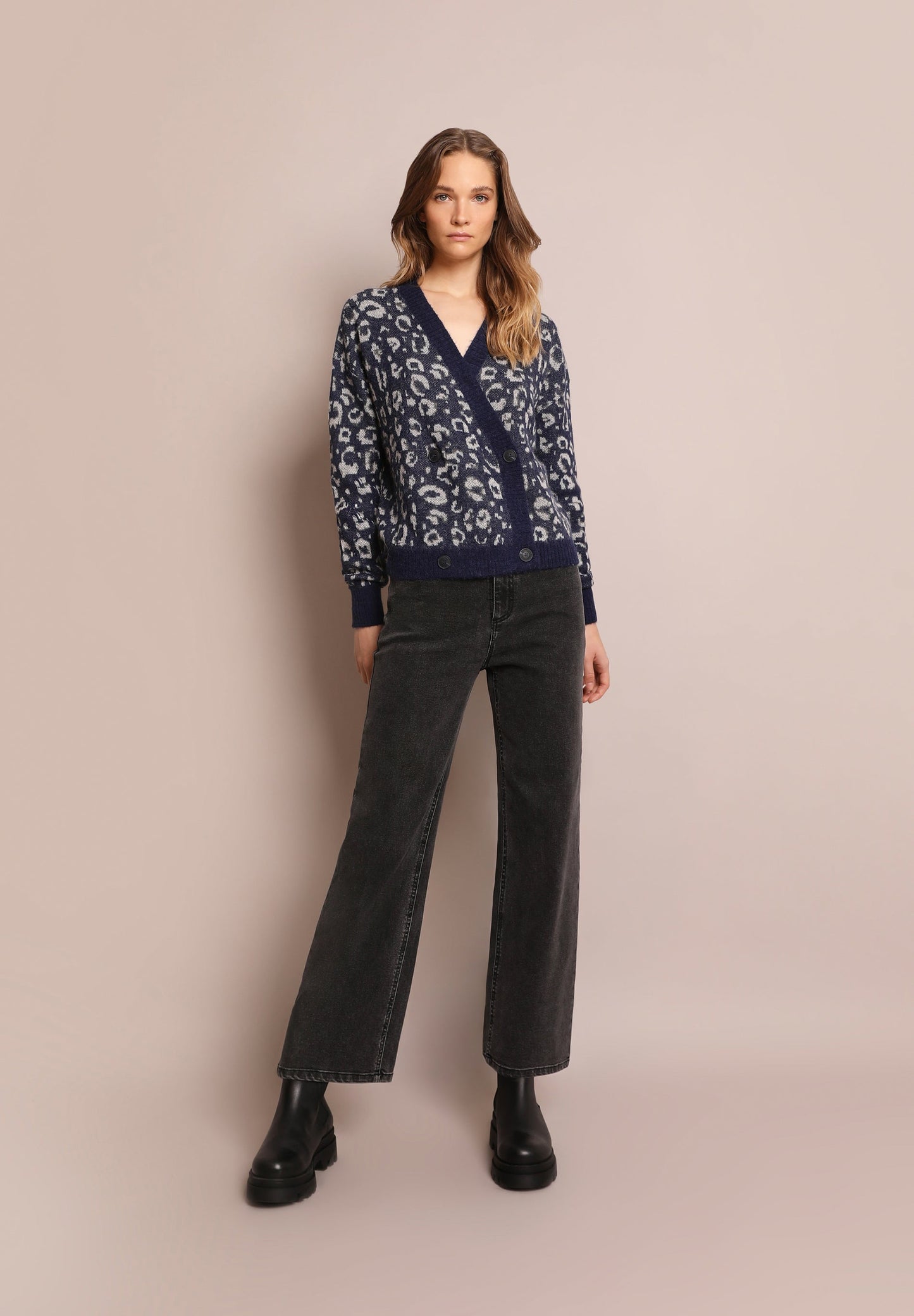 ANIMAL SHORT CARDIGAN