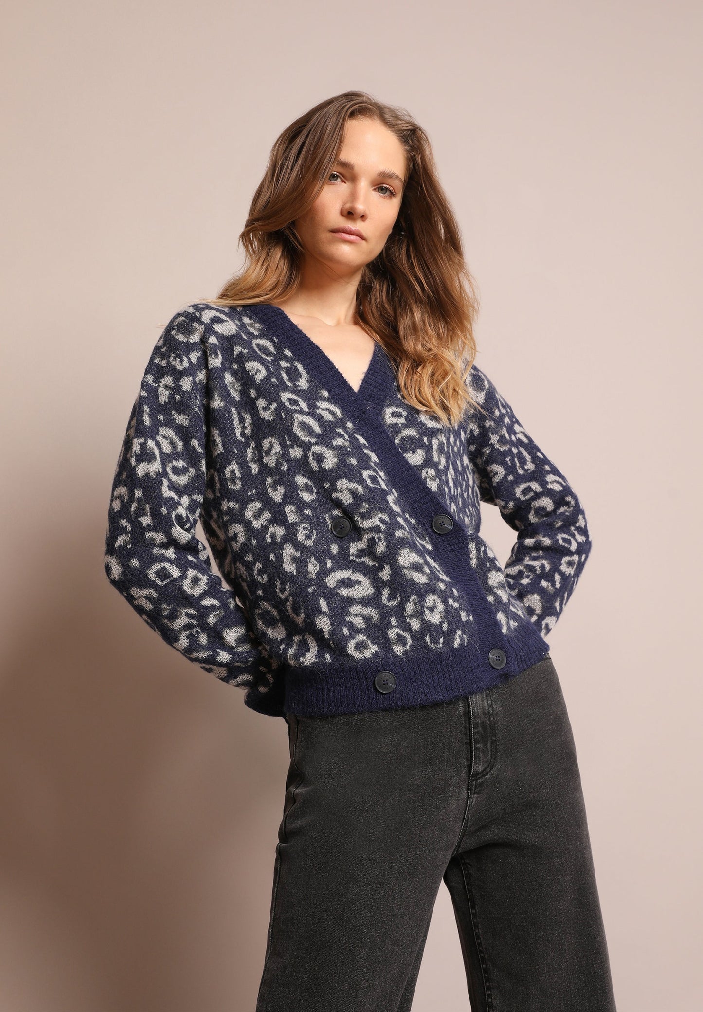 ANIMAL SHORT CARDIGAN