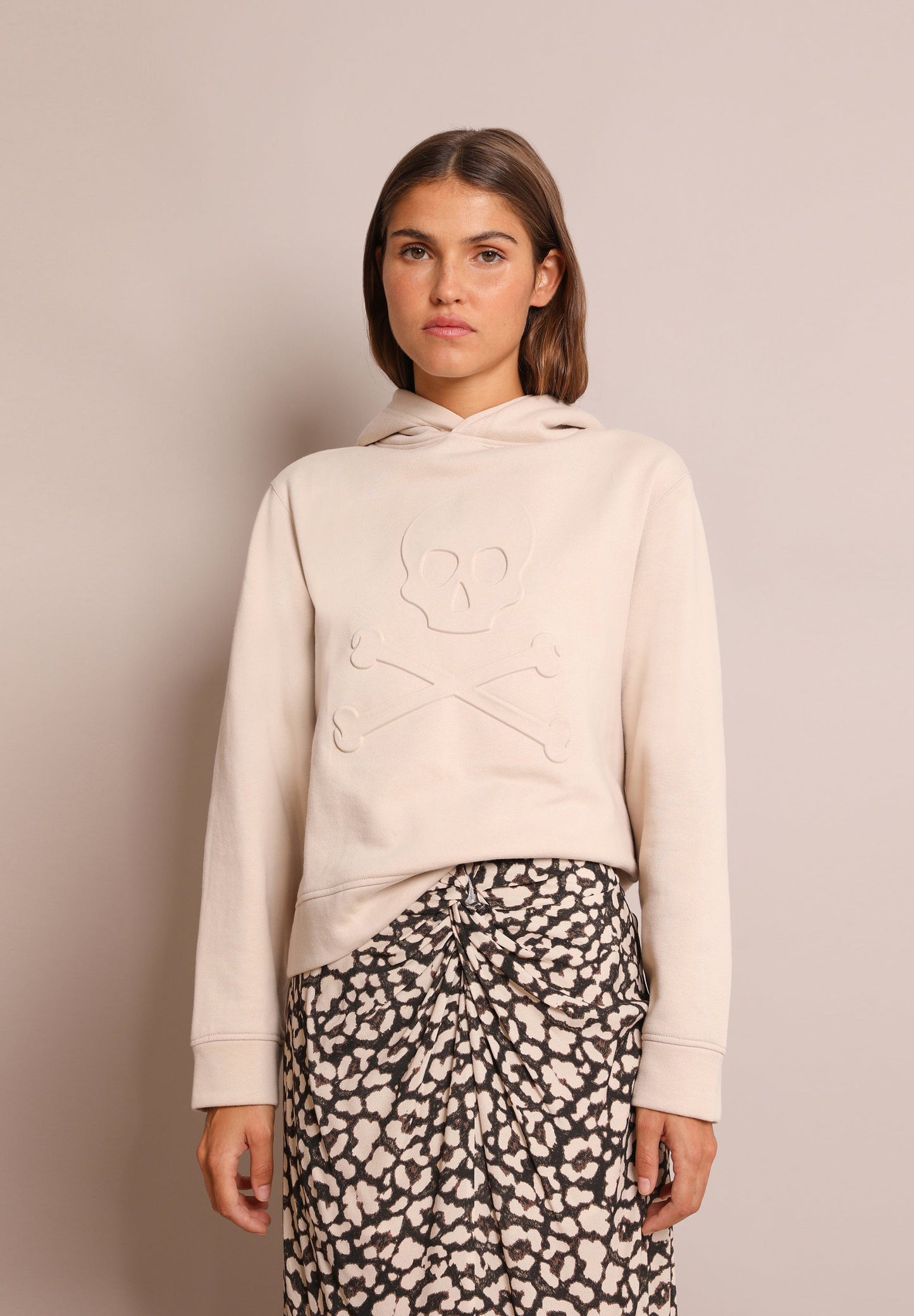 SUDADERA CALAVERA RELIEVE