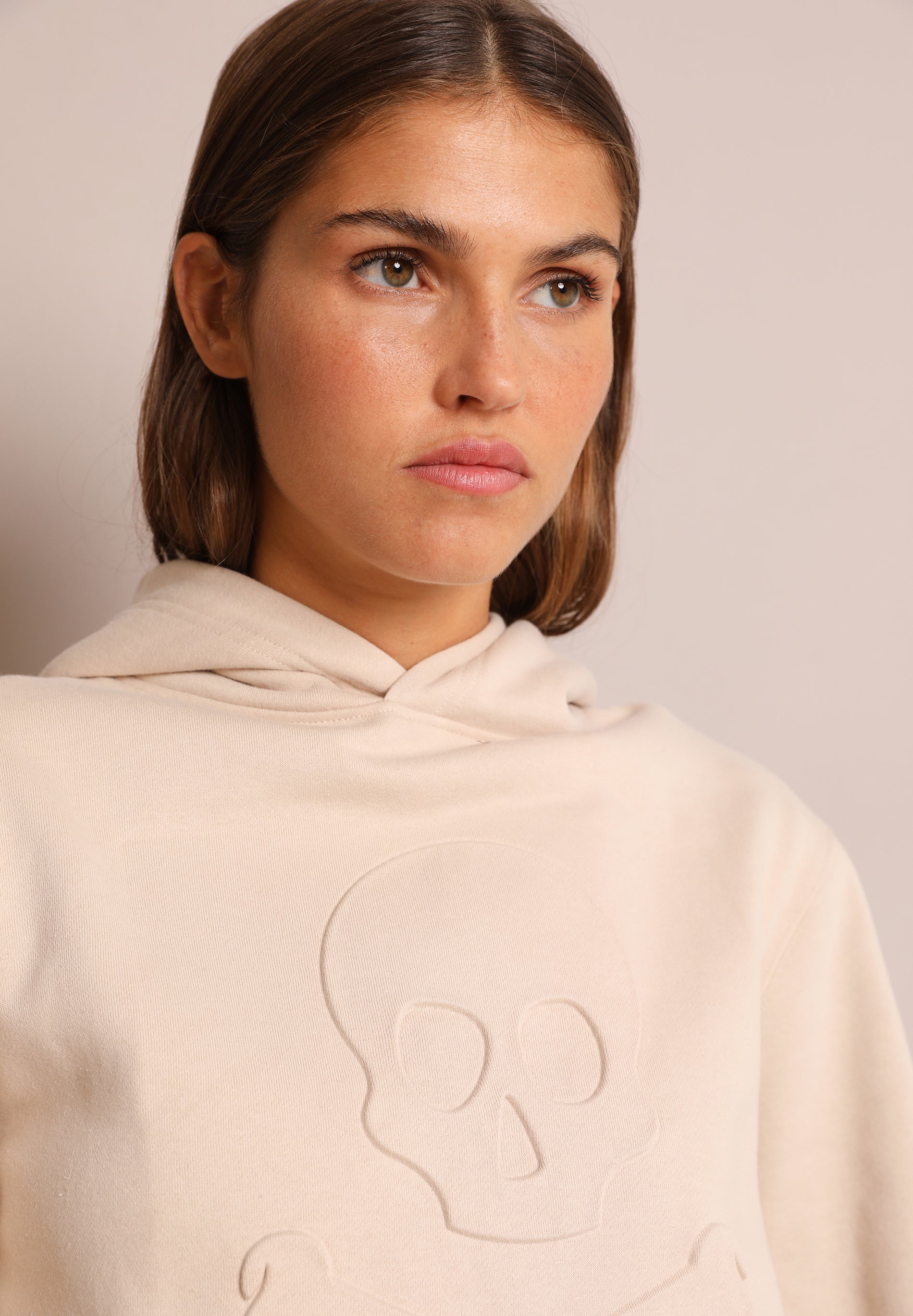 SUDADERA CALAVERA RELIEVE