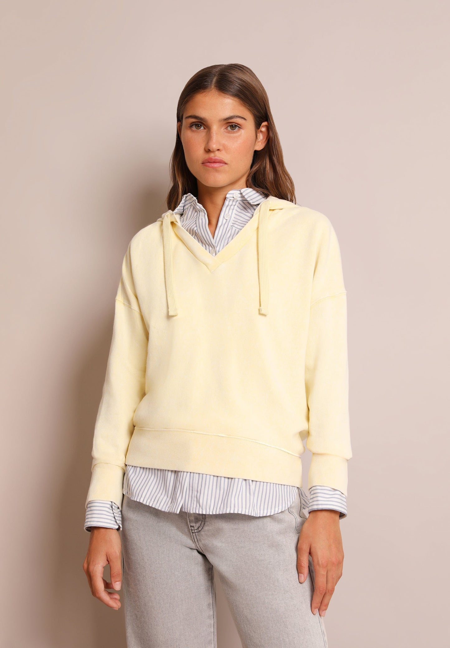 SUDADERA DETALLE CAPUCHA