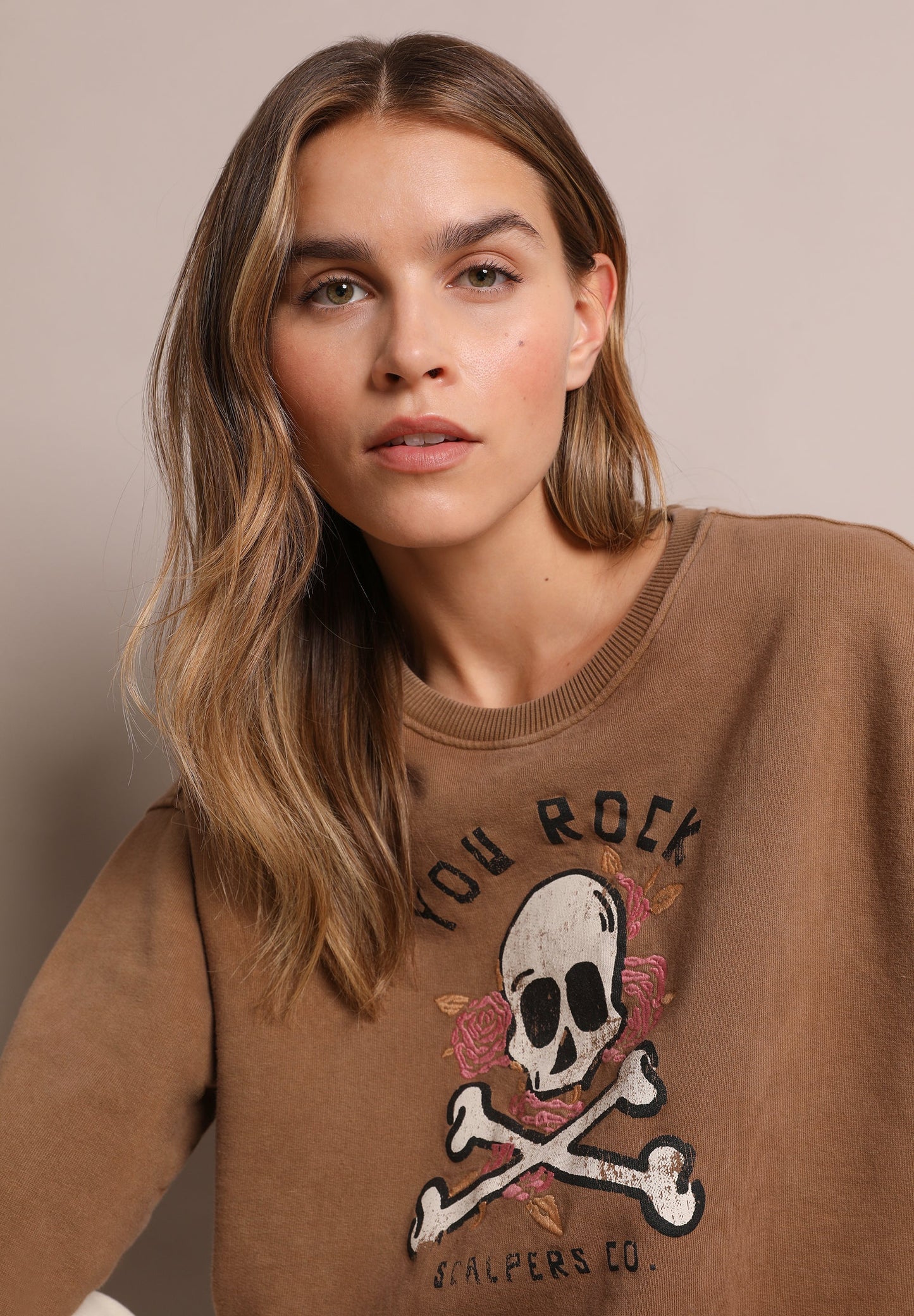 SUDADERA PRINT ROSAS