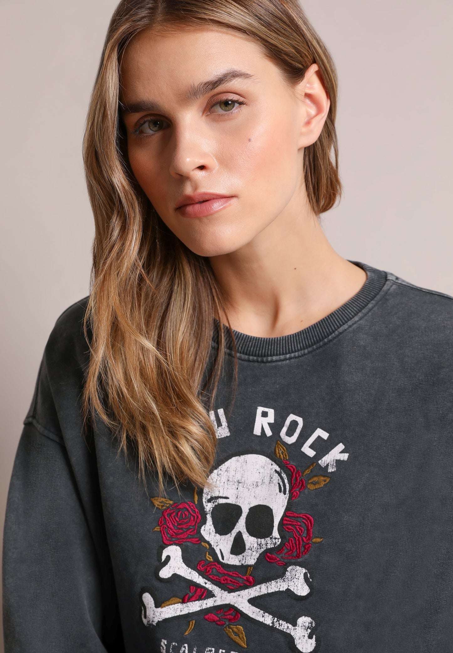 SUDADERA PRINT ROSAS