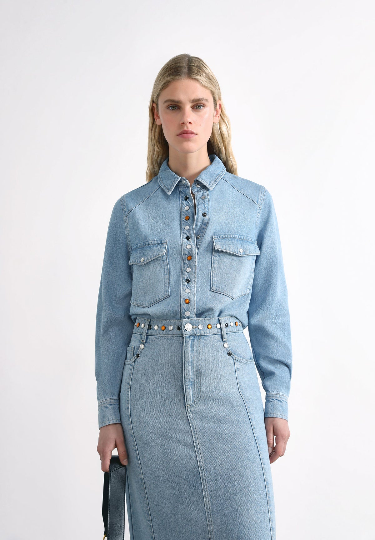 CAMISA DENIM TACHAS