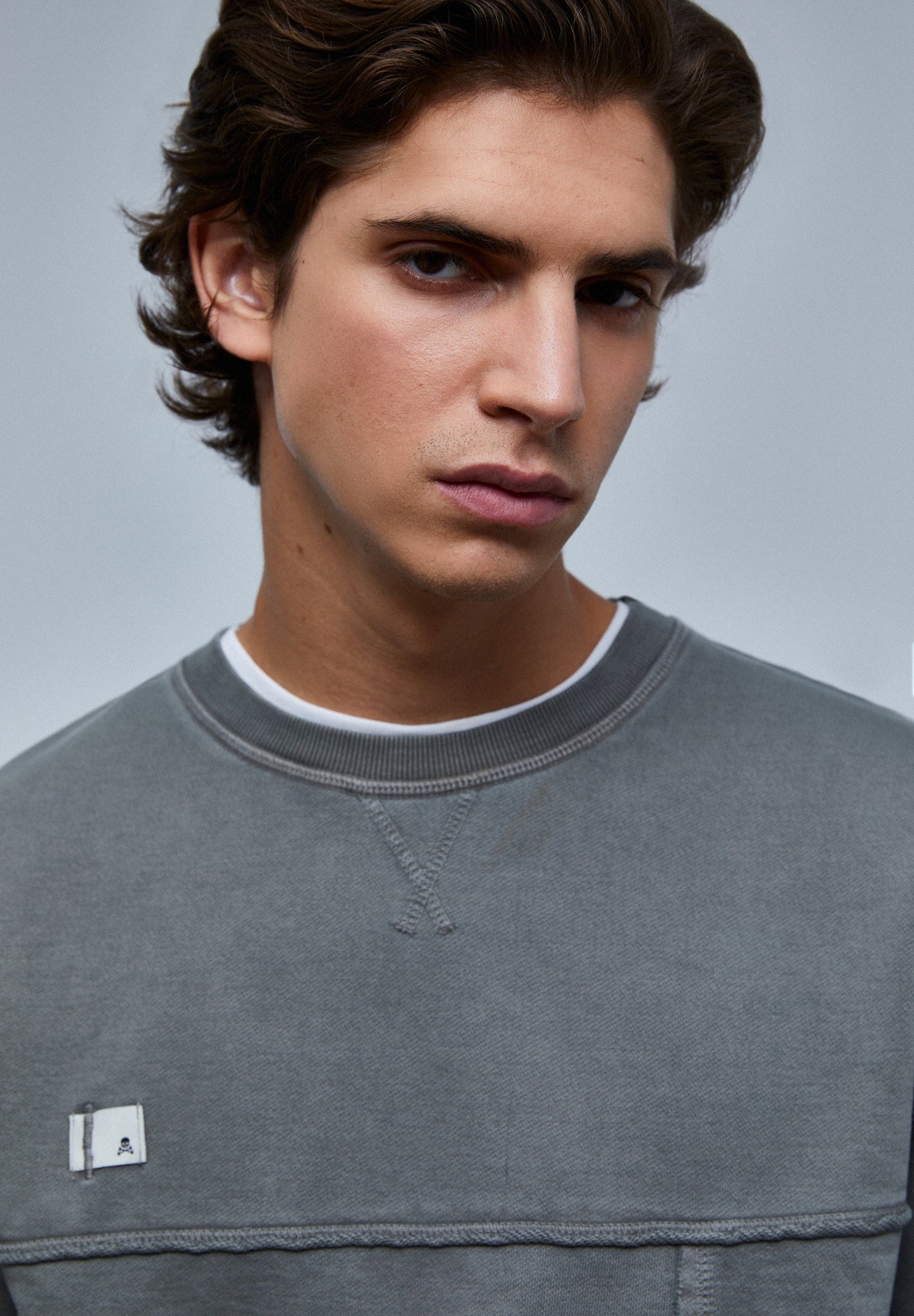 SUDADERA CORTES ETIQUETA