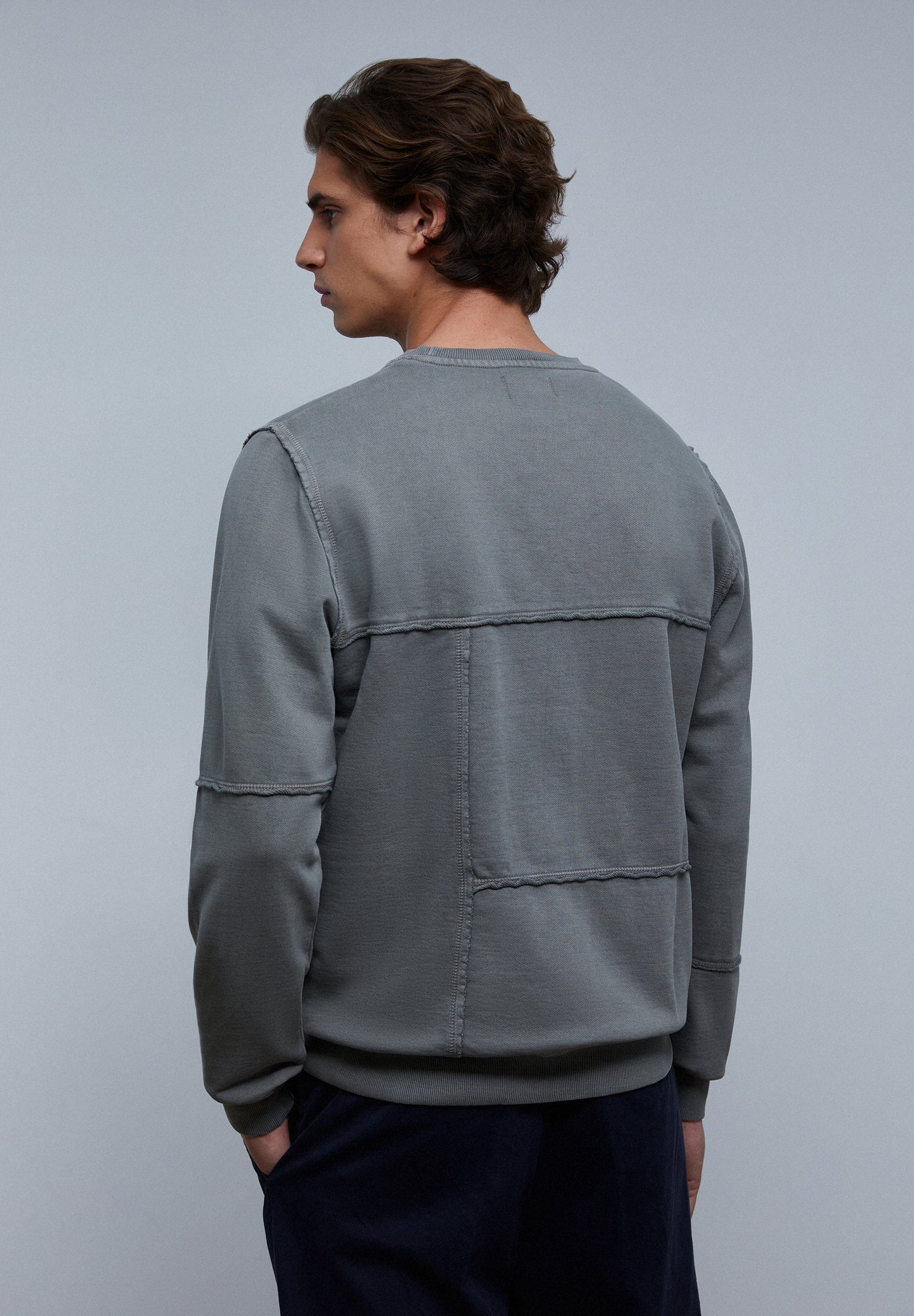 SUDADERA CORTES ETIQUETA