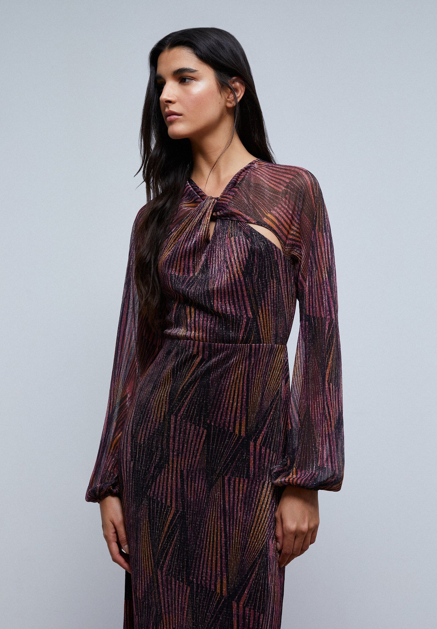 VESTIDO ESCOTE ABERTURAS