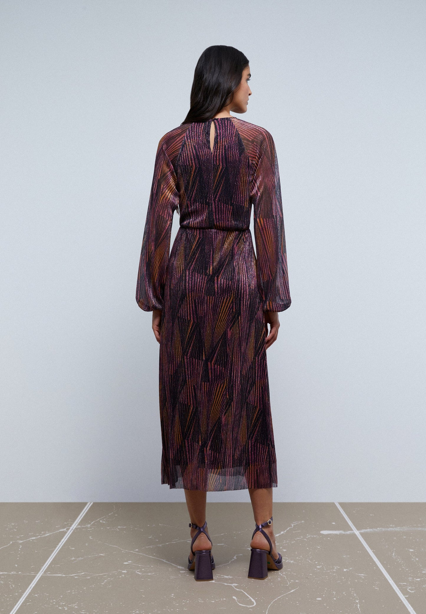 VESTIDO ESCOTE ABERTURAS