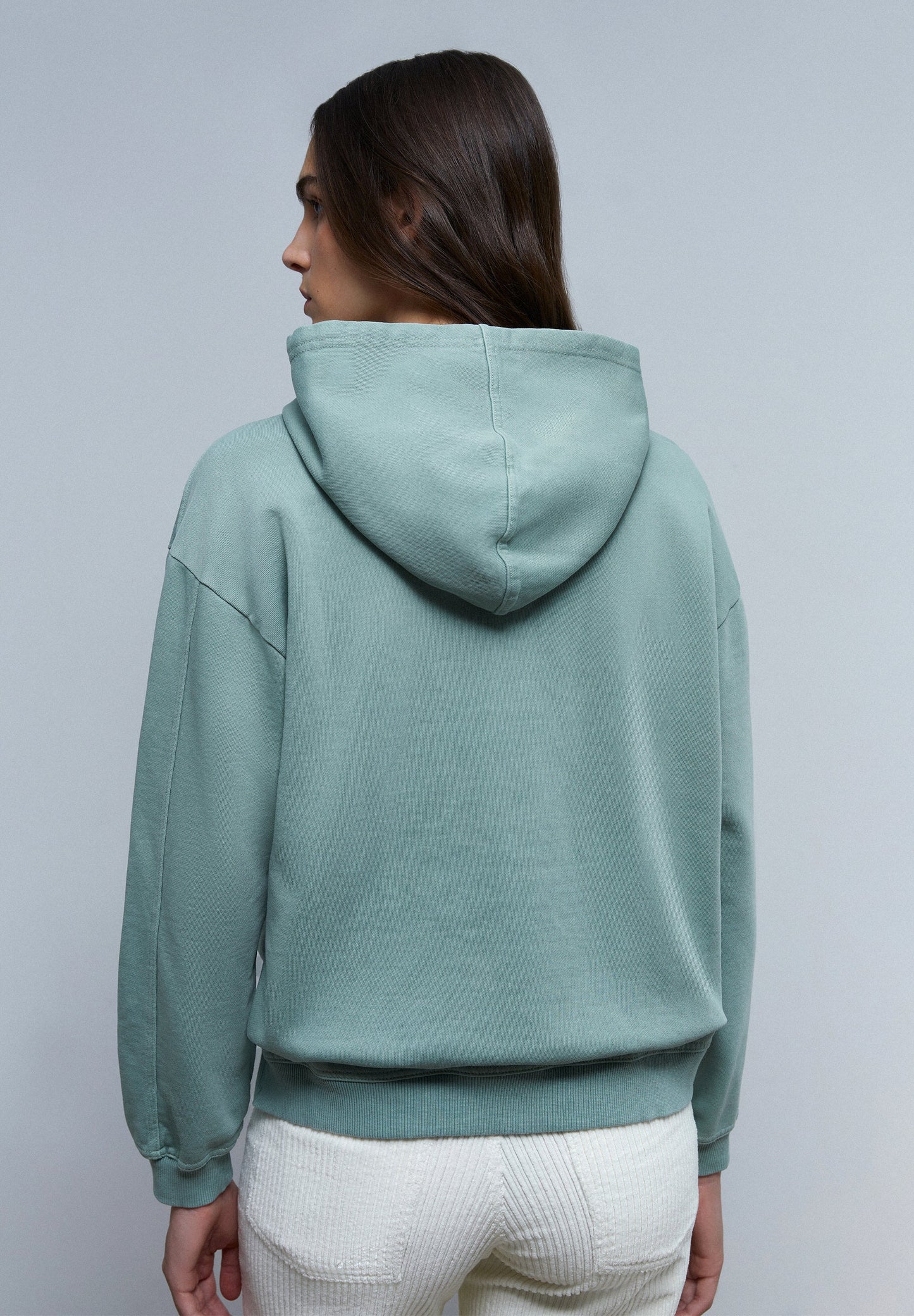 SUDADERA CALAVERA RELIEVE FRONTAL