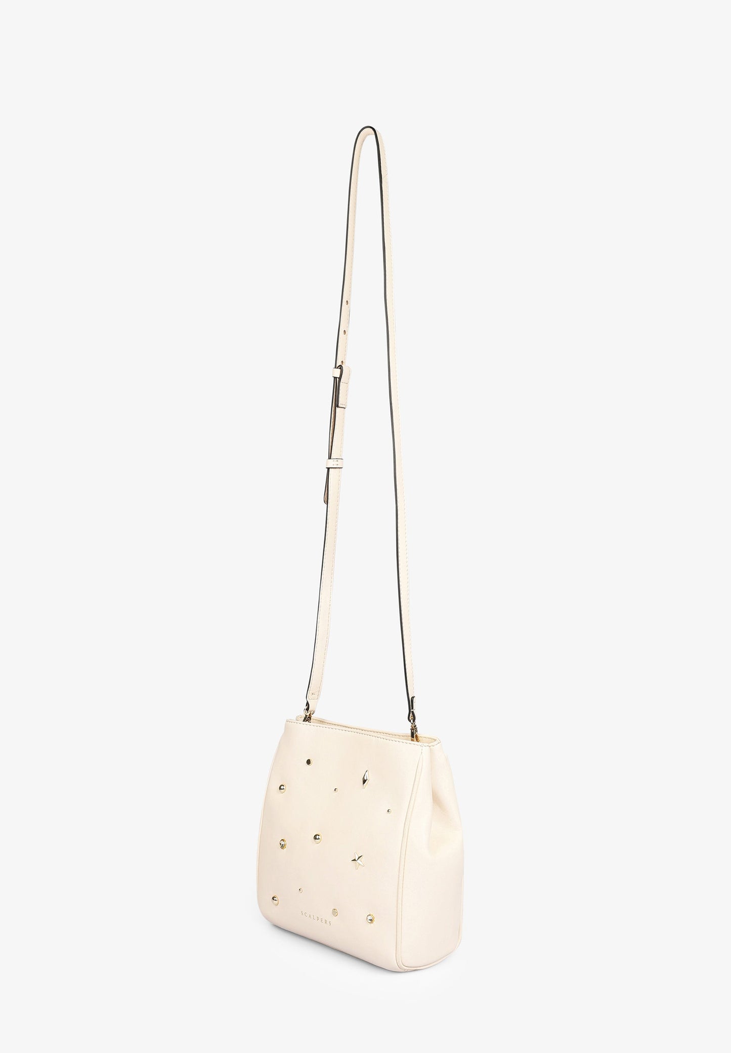 BOLSO PIEL DETALLE TACHUELAS