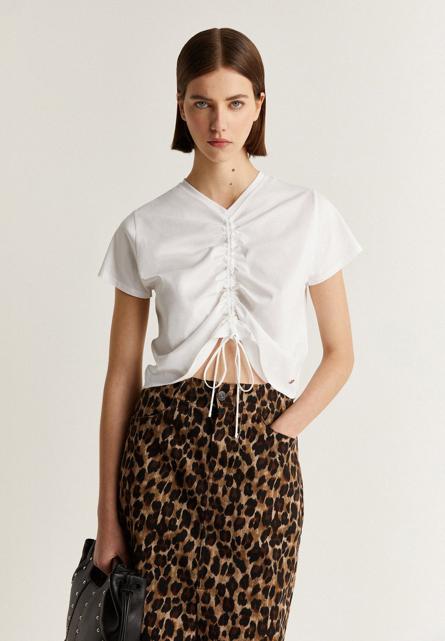 CAMISETA DETALLE FRUNCE FRONTAL