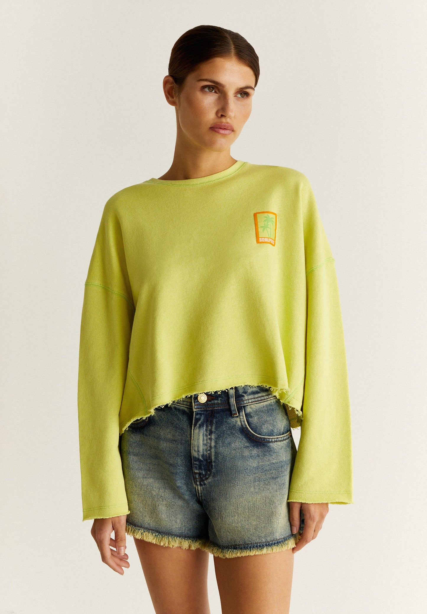 SUDADERA DETALLE ETIQUETA