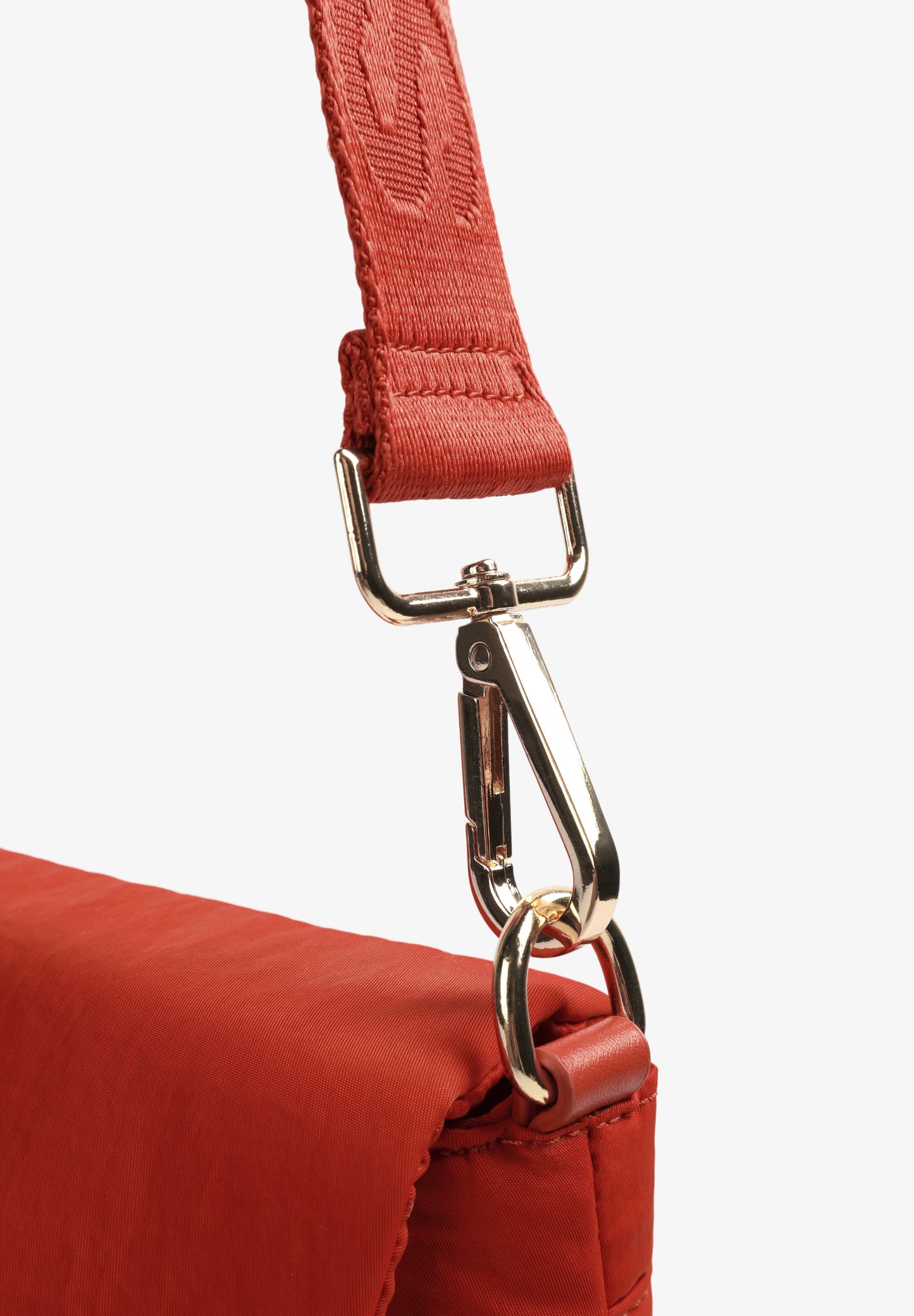 BOLSO BANDOLERA ACOLCHADO CADENA