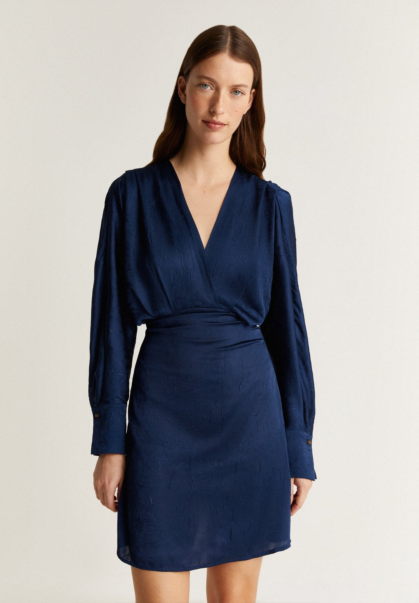 VESTIDO MINI SATINADO ARRUGADO