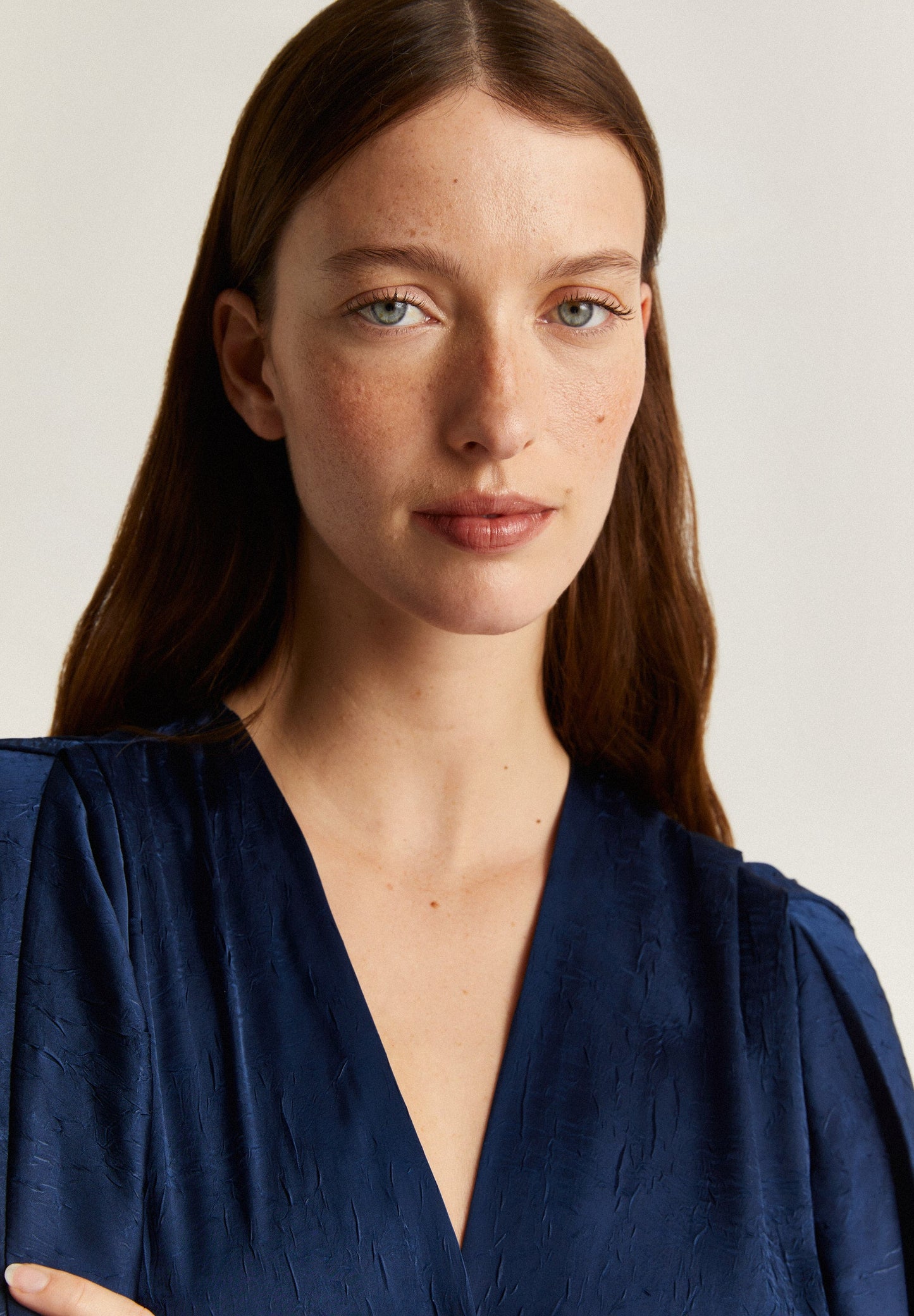 VESTIDO MINI SATINADO ARRUGADO