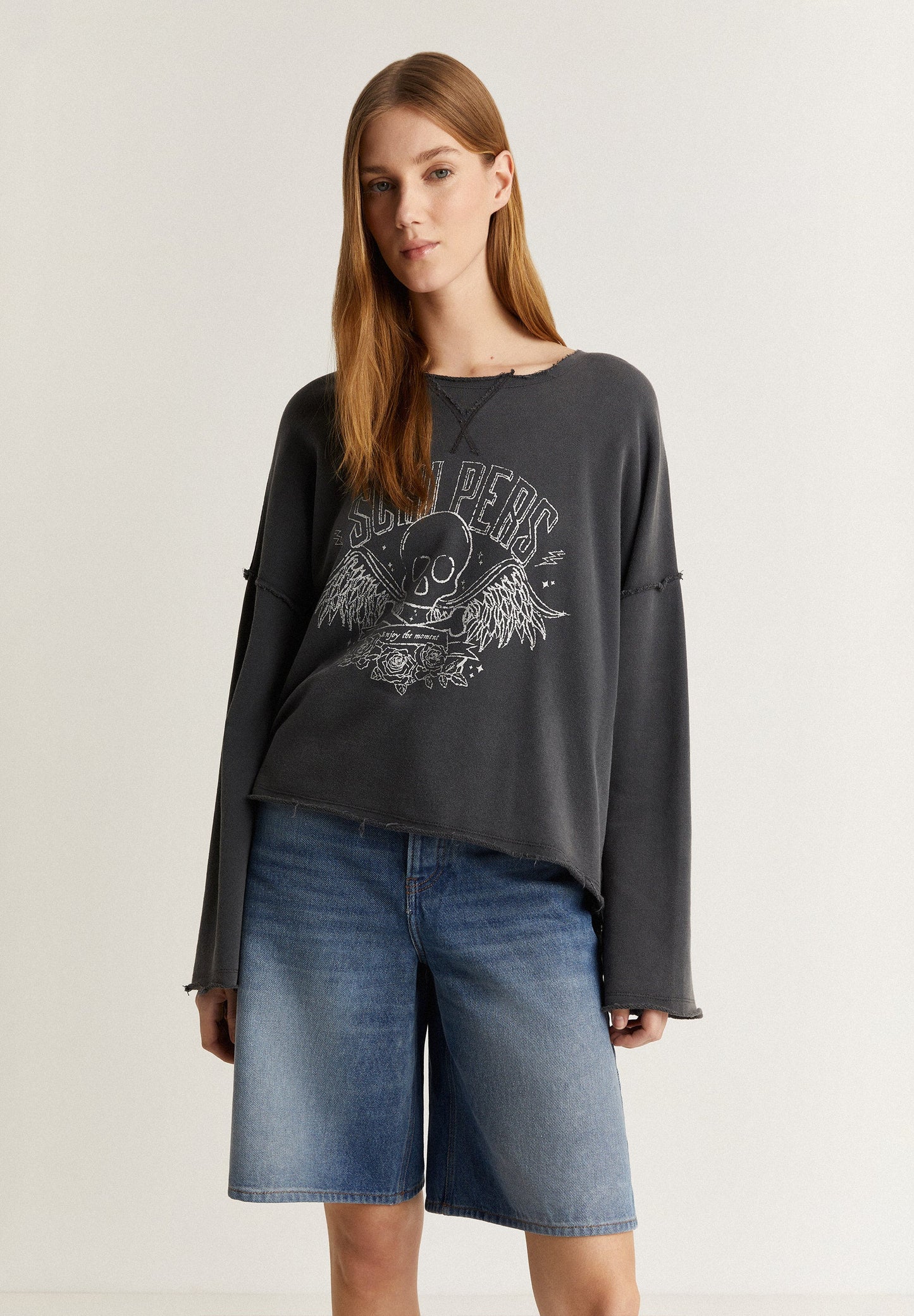 SUDADERA RIBETES DESHILACHADOS