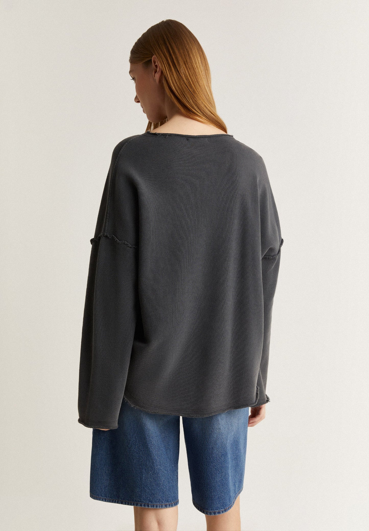 SUDADERA RIBETES DESHILACHADOS