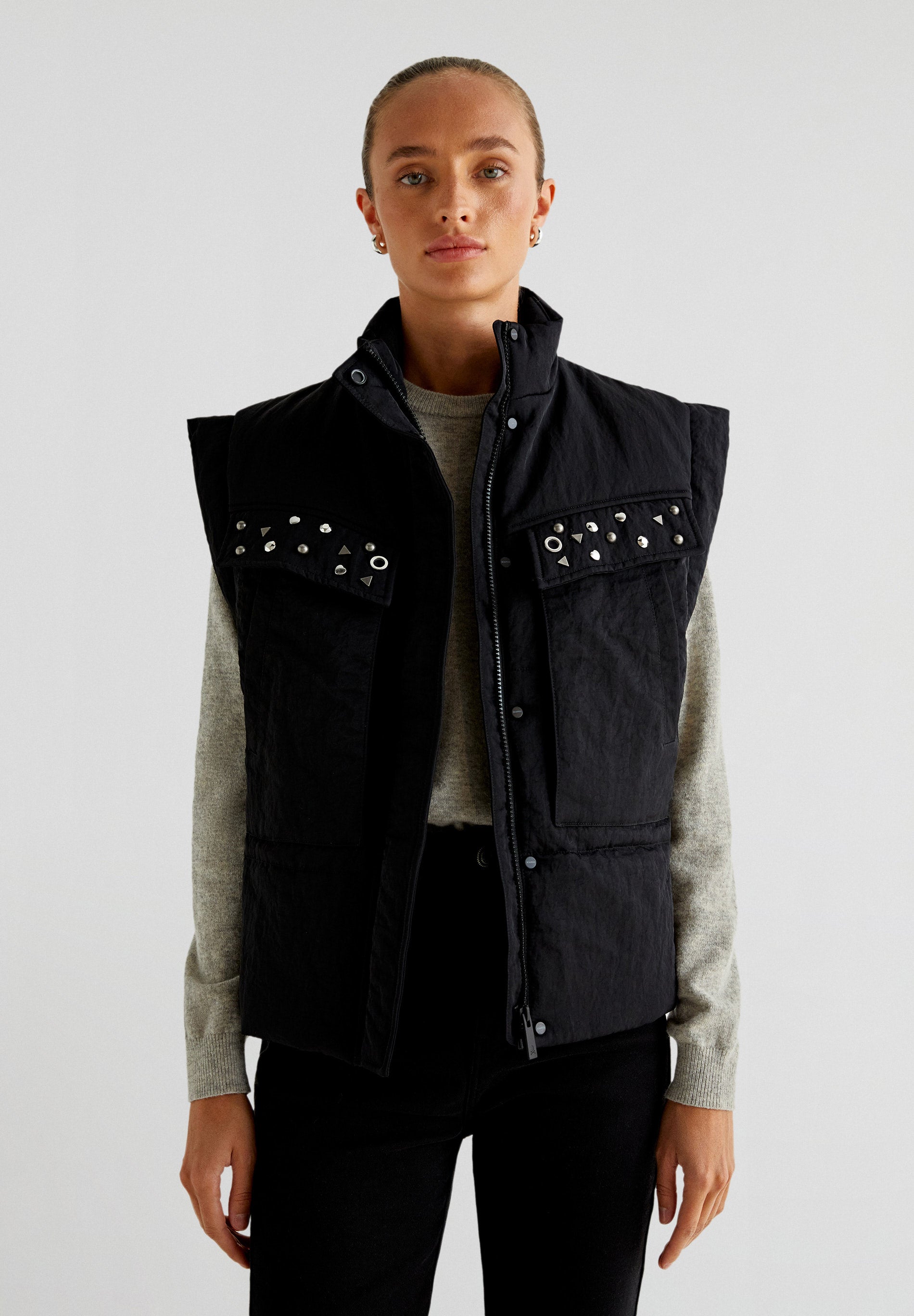 CHIC STUDS VEST