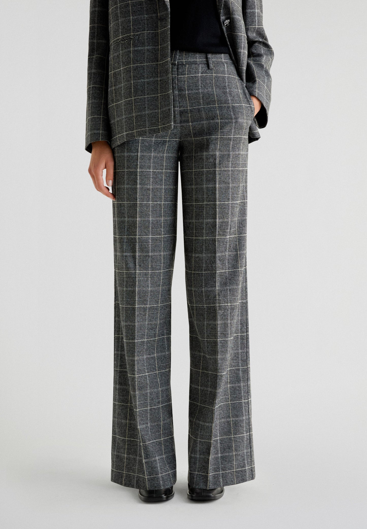 BLACK CHECK PANT