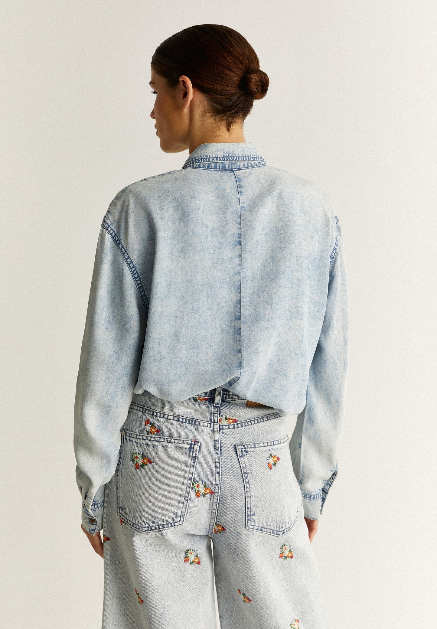 CAMISA DENIM DETALLES BORDADOS