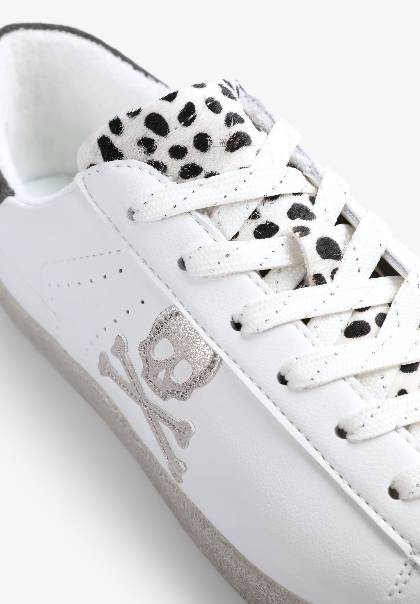 SNEAKERS BAJAS DETALLE ANIMAL PRINT