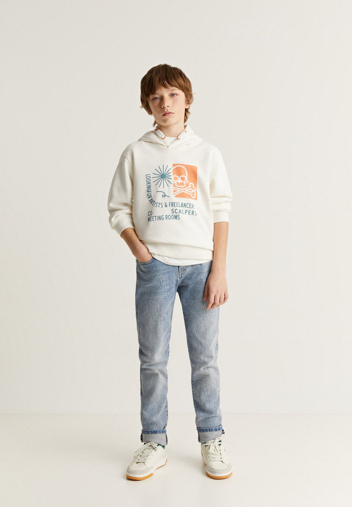 SUDADERA CAPUCHA PRINT DELANTERO