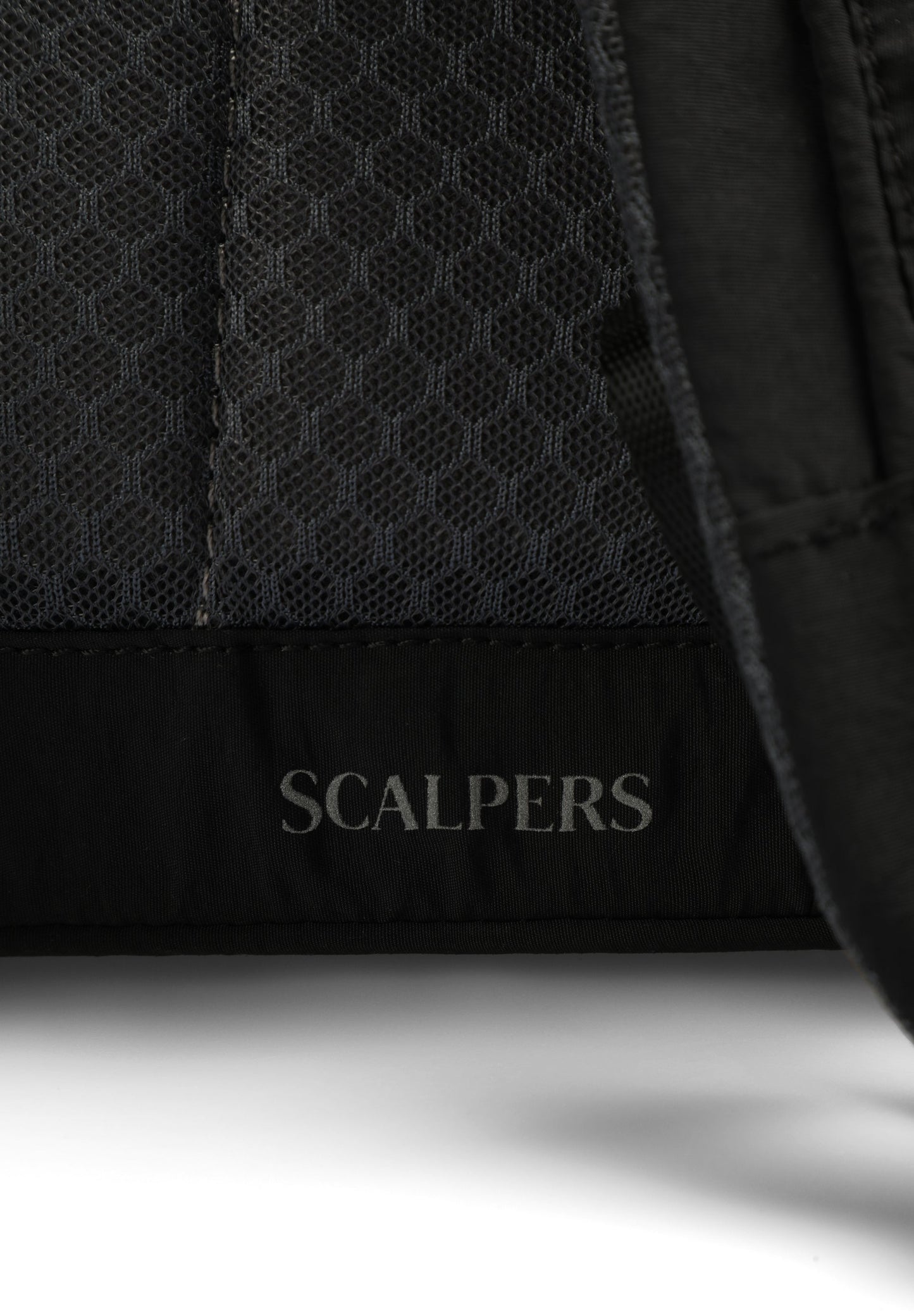 MOCHILA TÉCNICA DETALLES MESH - Scalpers