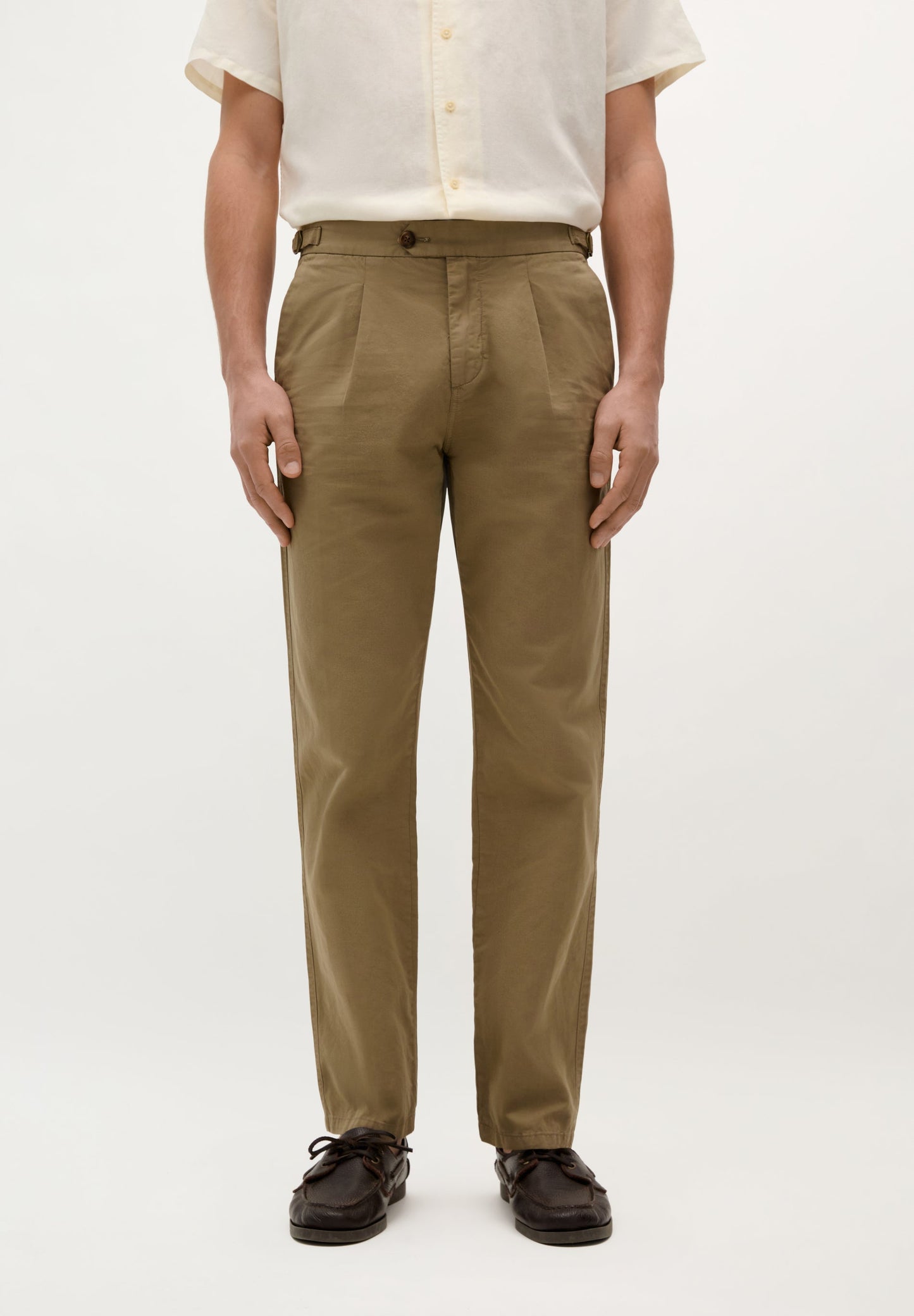 PANTALÓN CHINO PINZAS