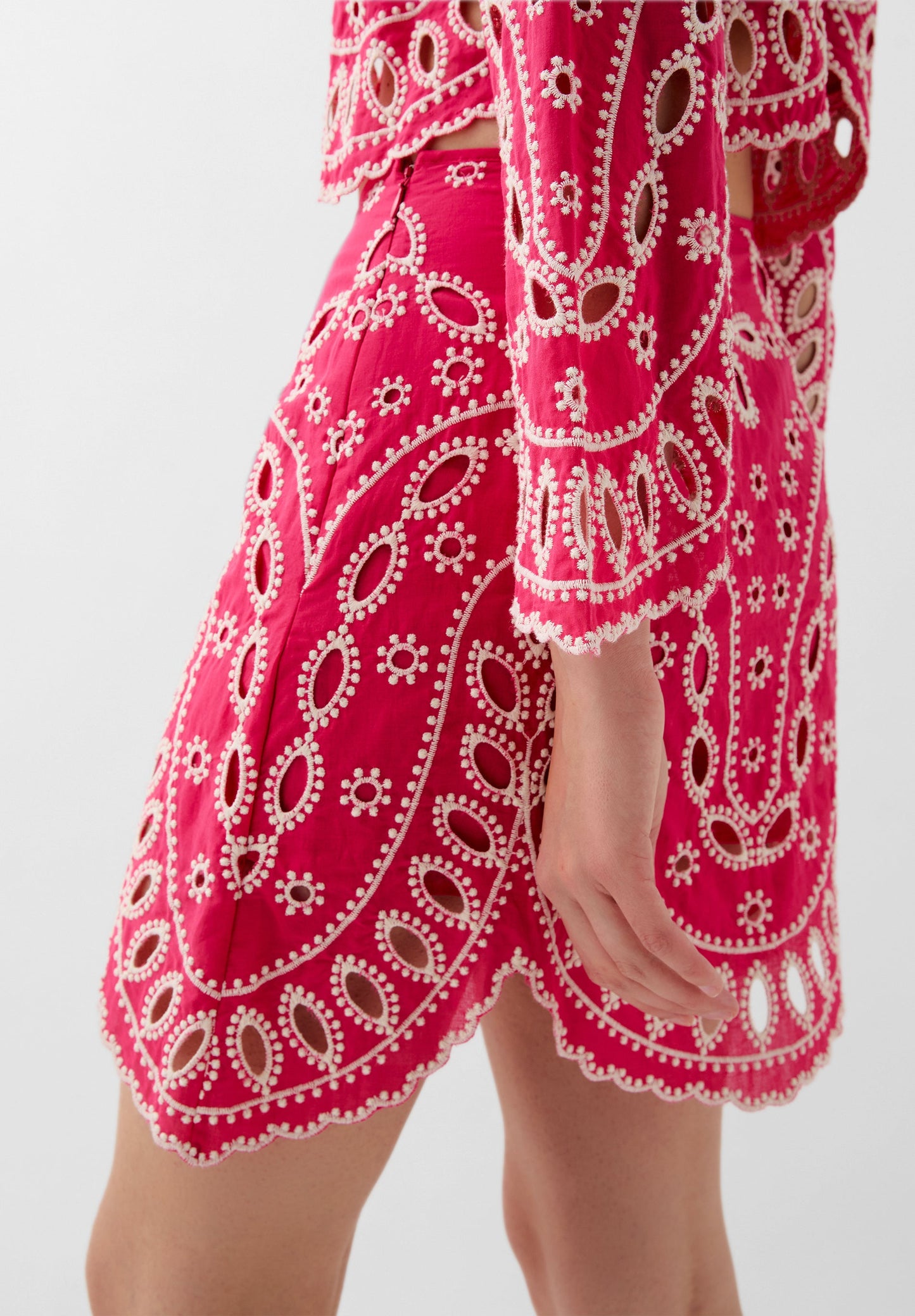 FALDA BORDADOS CONTRASTE