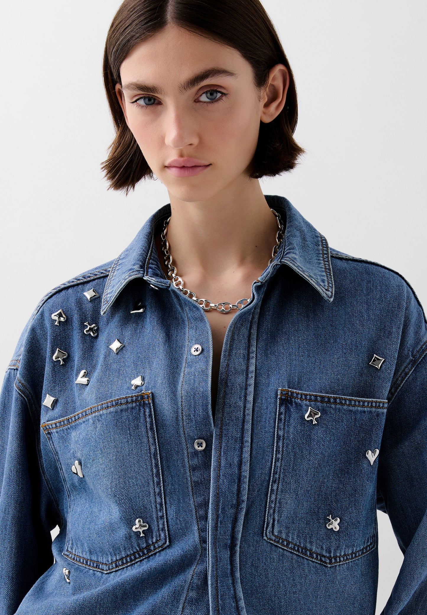 CAMISA DENIM TACHUELAS