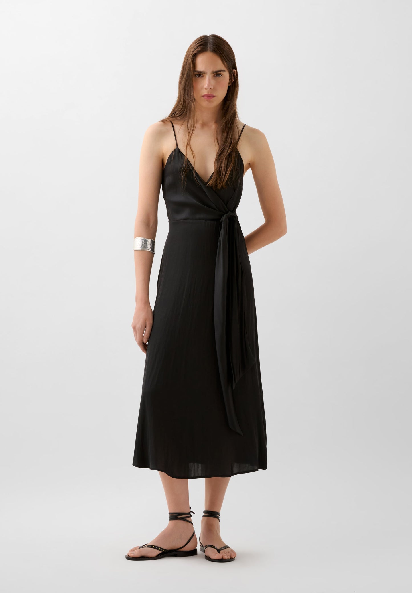 VESTIDO ESCOTE ASIMÉTRICO